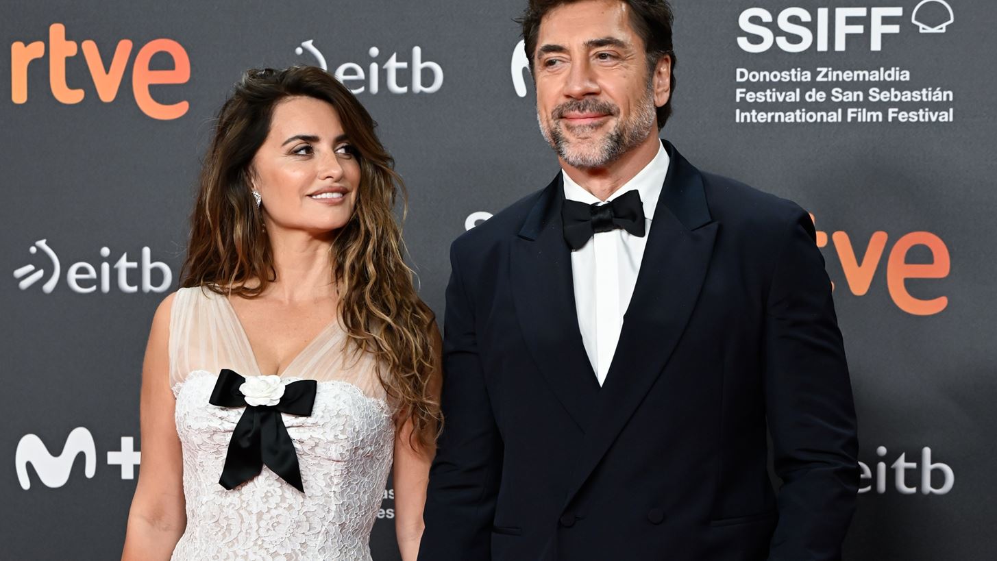 Penelope Cruz - Javier Bardem | &#x393;&#x3B9;&#x3B1; &#x3C0;&#x3BF;&#x3B9;&#x3BF;&#x3BD; &#x3BB;&#x3CC;&#x3B3;&#x3BF; &#x3C3;&#x3C7;&#x3BF;&#x3BB;&#x3B9;&#x3AC;&#x3C3;&#x3C4;&#x3B7;&#x3BA;&#x3B5; &#x3C4;&#x3BF; &#x3B2;&#x3AF;&#x3BD;&#x3C4;&#x3B5;&#x3BF; &#x3C4;&#x3BF;&#x3C5;&#x3C2; &#x3B1;&#x3C0;&#x3CC; &#x3C4;&#x3B7; &#x3C3;&#x3C5;&#x3BD;&#x3B1;&#x3C5;&#x3BB;&#x3AF;&#x3B1; &#x3C4;&#x3BF;&#x3C5; Lenny Kravitz;