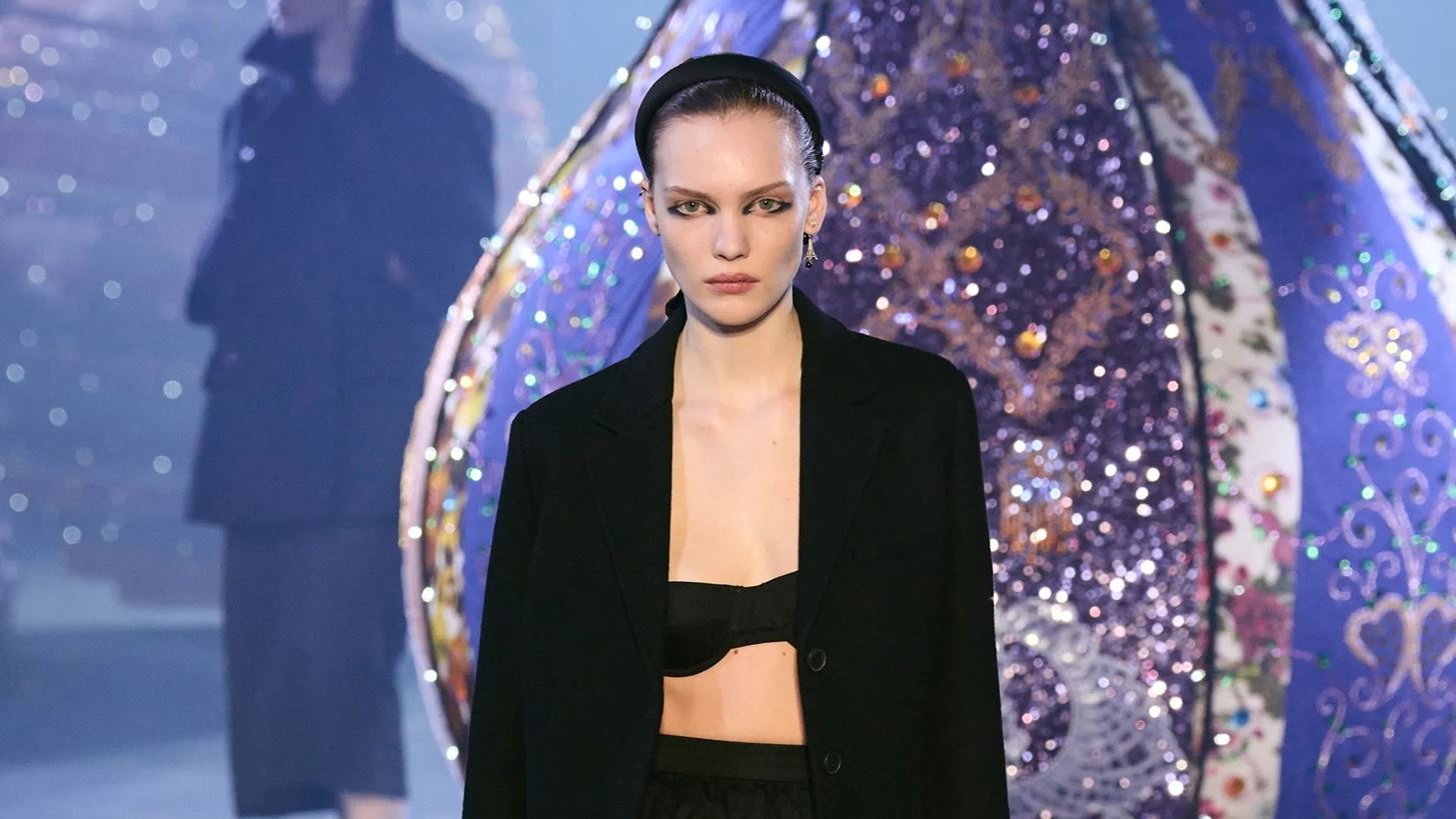 Paris Fashion Week | 3 &#x3BA;&#x3BF;&#x3C1;&#x3C5;&#x3C6;&#x3B1;&#x3AF;&#x3B1; beauty trends &#x3C0;&#x3BF;&#x3C5; &#x3B8;&#x3B1; &#x3B1;&#x3BD;&#x3B1;&#x3B4;&#x3B5;&#x3AF;&#x3BE;&#x3BF;&#x3C5;&#x3BD; &#x3C4;&#x3B7;&#x3BD; &#x3C0;&#x3B9;&#x3BF; &#x3B8;&#x3B7;&#x3BB;&#x3C5;&#x3BA;&#x3AE; &#x3C0;&#x3BB;&#x3B5;&#x3C5;&#x3C1;&#x3AC; &#x3C3;&#x3BF;&#x3C5;