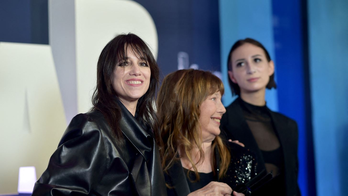 Jane Birkin | &#x397; &#x3C4;&#x3B5;&#x3BB;&#x3B5;&#x3C5;&#x3C4;&#x3B1;&#x3AF;&#x3B1; &#x3B4;&#x3B7;&#x3BC;&#x3CC;&#x3C3;&#x3B9;&#x3B1; &#x3B5;&#x3BC;&#x3C6;&#x3AC;&#x3BD;&#x3B9;&#x3C3;&#x3B7; &#x3BC;&#x3B5; &#x3C4;&#x3B7;&#x3BD; &#x3BA;&#x3CC;&#x3C1;&#x3B7; &#x3C4;&#x3B7;&#x3C2; &#x3C3;&#x3C4;&#x3BF; &#x3A0;&#x3B1;&#x3C1;&#x3AF;&#x3C3;&#x3B9;