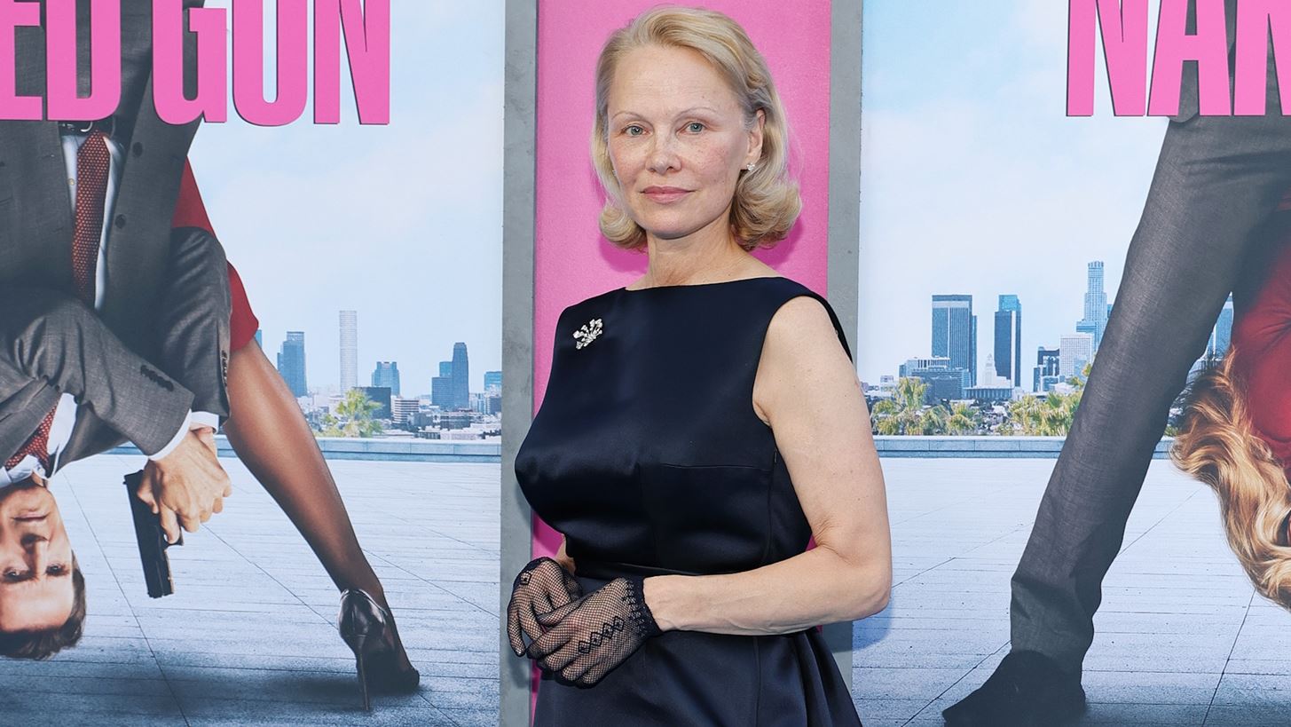 Pamela Anderson | H &#x3B5;&#x3BD;&#x3C4;&#x3C5;&#x3C0;&#x3C9;&#x3C3;&#x3B9;&#x3B1;&#x3BA;&#x3AE; &#x3C6;&#x3C9;&#x3C4;&#x3BF;&#x3B3;&#x3C1;&#x3B1;&#x3C6;&#x3AF;&#x3B1; &#x3B1;&#x3C0;&#x3CC; &#x3C4;&#x3BF; Baywatch &#x3C0;&#x3BF;&#x3C5; &#x3B5;&#x3C0;&#x3B1;&#x3BD;&#x3AE;&#x3BB;&#x3B8;&#x3B5; &#x3C3;&#x3C4;&#x3B7;&#x3BD; &#x3B5;&#x3C0;&#x3B9;&#x3C6;&#x3AC;&#x3BD;&#x3B5;&#x3B9;&#x3B1;