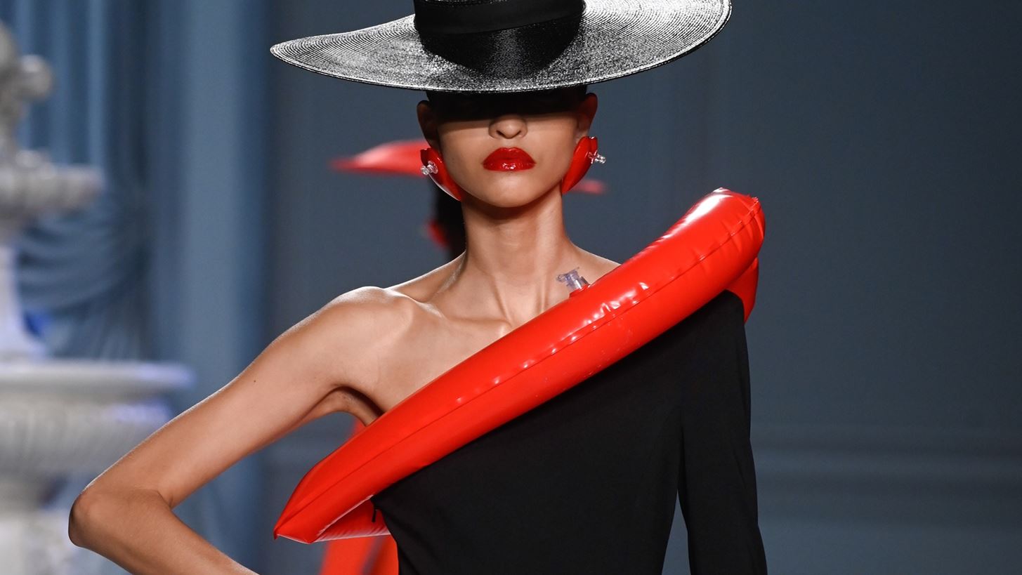 Milan Fashion Week | To chic makeup trend &#x3B1;&#x3C0;&#x3CC; &#x3C4;&#x3B7;&#x3BD; &#x3C0;&#x3B1;&#x3C3;&#x3B1;&#x3C1;&#x3AD;&#x3BB;&#x3B1; &#x3C0;&#x3BF;&#x3C5; &#x3C5;&#x3B9;&#x3BF;&#x3B8;&#x3B5;&#x3C4;&#x3BF;&#x3CD;&#x3BD; &#x3C4;&#x3CE;&#x3C1;&#x3B1; &#x3CC;&#x3BB;&#x3B5;&#x3C2; &#x3BF;&#x3B9; fashionistas