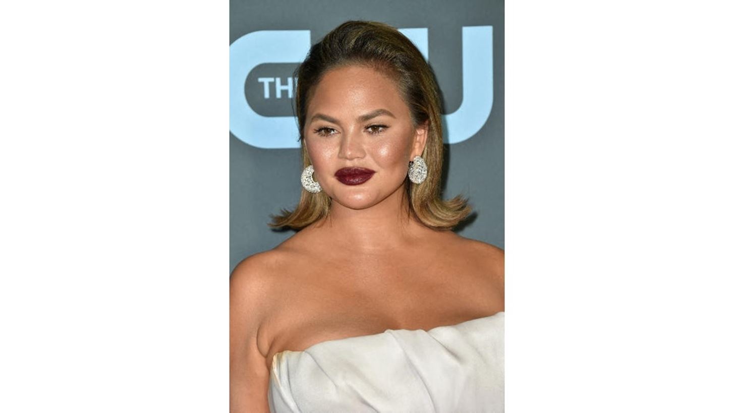 Chrissy Teigen | &#x39C;&#x3B1;&#x3C2; &#x3AD;&#x3B4;&#x3B5;&#x3B9;&#x3BE;&#x3B5; &#x3C0;&#x3C9;&#x3C2; &#x3C0;&#x3AD;&#x3C1;&#x3B1;&#x3C3;&#x3B5; &#x3C4;&#x3BF; &#x3A3;&#x3B1;&#x3B2;&#x3B2;&#x3B1;&#x3C4;&#x3BF;&#x3BA;&#x3CD;&#x3C1;&#x3B9;&#x3B1;&#x3BA;&#x3BF; &#x3BC;&#x3B5; &#x3C4;&#x3B1; 4 &#x3C0;&#x3B1;&#x3B9;&#x3B4;&#x3B9;&#x3AC; &#x3C4;&#x3B7;&#x3C2;