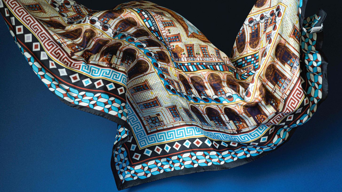 &quot;The Always Grand Collection&quot; &#x3BC;&#x3B5; &#x3C4;&#x3B7;&#x3BD; &#x3C5;&#x3C0;&#x3BF;&#x3B3;&#x3C1;&#x3B1;&#x3C6;&#x3AE; &#x3C4;&#x3C9;&#x3BD;  Mary Katrantzou, LALAoUNIS, Zeus&#x2B;&#x394;ione