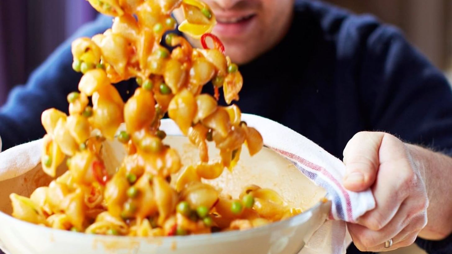 &#x3A4;&#x3BF; Food Fight Club &#x3C4;&#x3C9;&#x3BD; Jamie Oliver &#x3BA;&#x3B1;&#x3B9; Jimmy Doherty &#x3B5;&#x3C0;&#x3B9;&#x3C3;&#x3C4;&#x3C1;&#x3AD;&#x3C6;&#x3B5;&#x3B9;