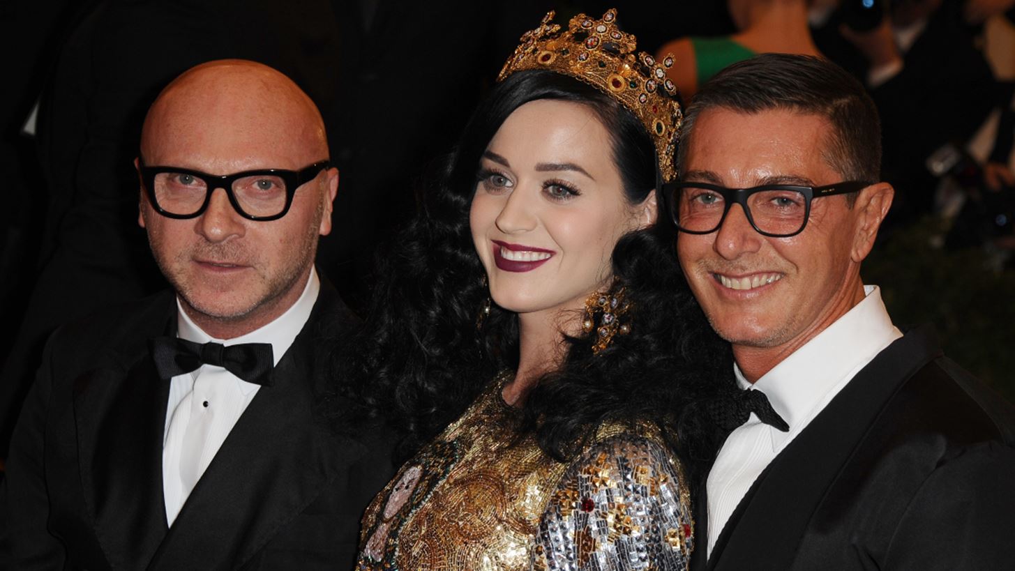 &#x39F; Stefano Gabbana &#x3C3;&#x3C5;&#x3BD;&#x3B5;&#x3C7;&#x3AF;&#x3B6;&#x3B5;&#x3B9; &#x3BD;&#x3B1; &#x3C0;&#x3C1;&#x3BF;&#x3BA;&#x3B1;&#x3BB;&#x3B5;&#x3AF; &#x3BC;&#x3B5; &#x3C4;&#x3B1; &#x3C3;&#x3C7;&#x3CC;&#x3BB;&#x3B9;&#x3B1; &#x3C4;&#x3BF;&#x3C5; &#x3C3;&#x3C4;&#x3BF; Instagram
