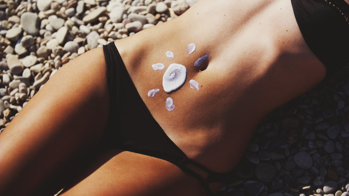 Κάηκες από τον ήλιο; Οι 5 κινήσεις για να το αντιμετωπίσεις σωστά