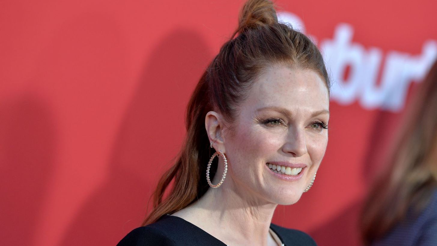 H Julianne Moore &#x3B8;&#x3B1; &#x3C5;&#x3C0;&#x3BF;&#x3B4;&#x3C5;&#x3B8;&#x3B5;&#x3AF; &#x3C4;&#x3B7; Gloria Steinem &#x3C3;&#x3C4;&#x3B7;&#x3BD; &#x3BA;&#x3B9;&#x3BD;&#x3B7;&#x3BC;&#x3B1;&#x3C4;&#x3BF;&#x3B3;&#x3C1;&#x3B1;&#x3C6;&#x3B9;&#x3BA;&#x3AE; &#x3B2;&#x3B9;&#x3BF;&#x3B3;&#x3C1;&#x3B1;&#x3C6;&#x3AF;&#x3B1; &#x3C4;&#x3B7;&#x3C2;