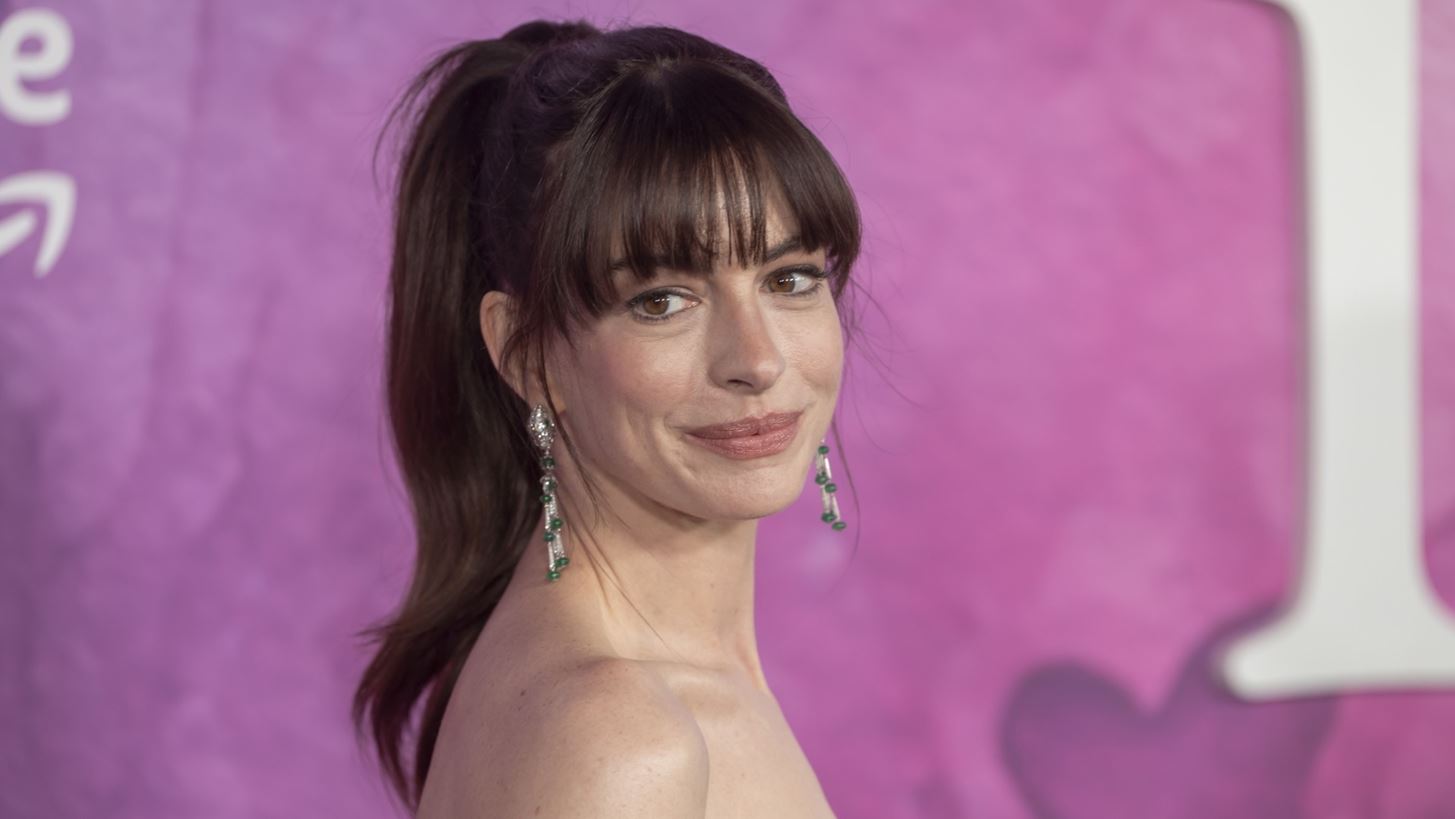 Anne Hathaway | &#x393;&#x3B9;&#x3B1;&#x3C4;&#x3AF; &#x3B1;&#x3C0;&#x3BF;&#x3BB;&#x3BF;&#x3B3;&#x3AE;&#x3B8;&#x3B7;&#x3BA;&#x3B5; &#x3C4;&#x3CE;&#x3C1;&#x3B1; &#x3B3;&#x3B9;&#x3B1; &#x3BC;&#x3AF;&#x3B1; &#x3C3;&#x3C5;&#x3BD;&#x3AD;&#x3BD;&#x3C4;&#x3B5;&#x3C5;&#x3BE;&#x3B7; &#x3C0;&#x3BF;&#x3C5; &#x3AD;&#x3B4;&#x3C9;&#x3C3;&#x3B5; &#x3C4;&#x3BF; 2012