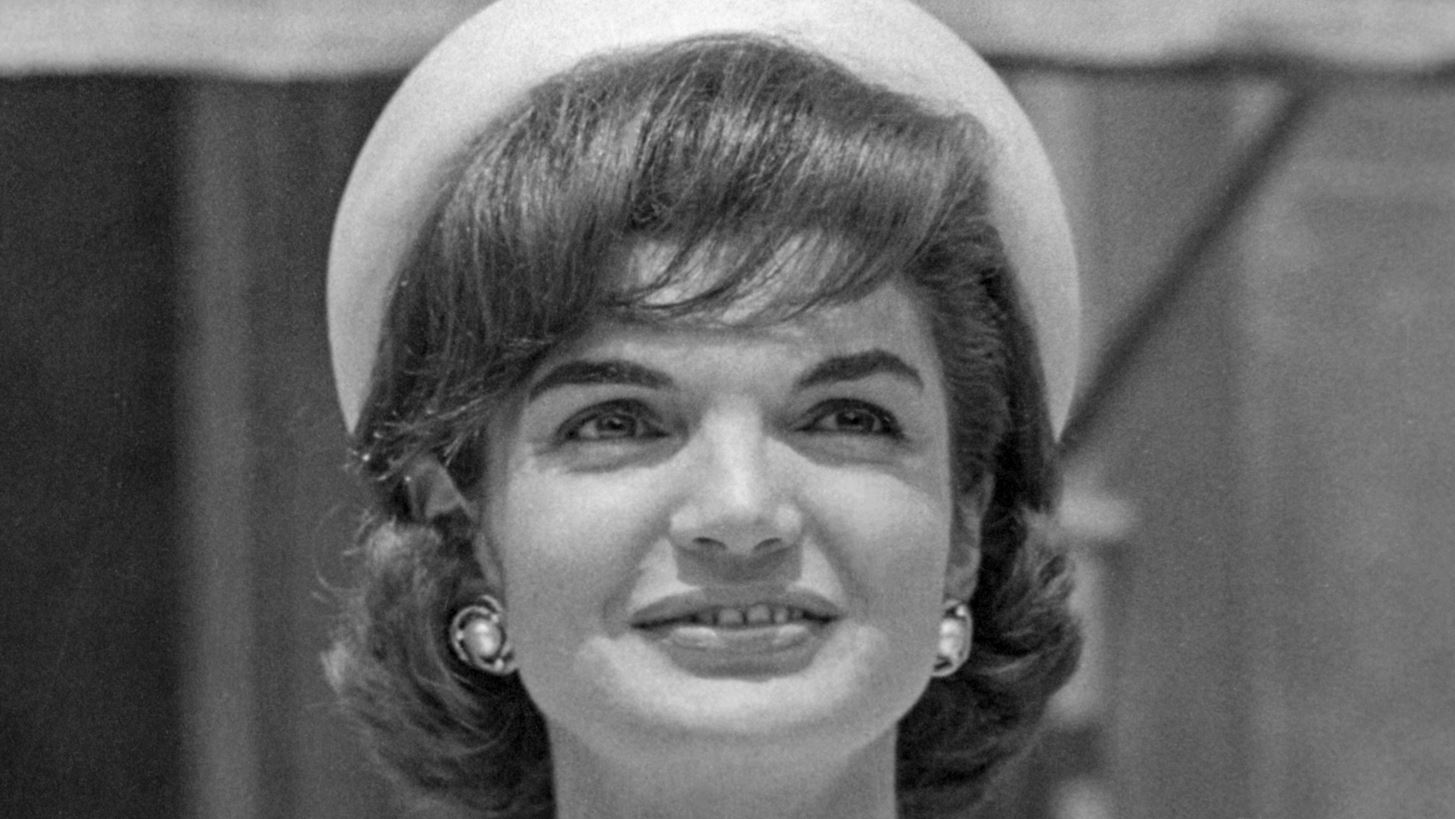 &#x391;&#x3C5;&#x3C4;&#x3CC; &#x3B5;&#x3AF;&#x3BD;&#x3B1;&#x3B9; &#x3C4;&#x3BF; &#x3B1;&#x3B3;&#x3B1;&#x3C0;&#x3B7;&#x3BC;&#x3AD;&#x3BD;&#x3BF; &#x3B1;&#x3BE;&#x3B5;&#x3C3;&#x3BF;&#x3C5;&#x3AC;&#x3C1; &#x3C4;&#x3B7;&#x3C2; Jackie Kennedy &#x3C0;&#x3BF;&#x3C5; &#x3C6;&#x3BF;&#x3C1;&#x3BF;&#x3CD;&#x3BD; &#x3C4;&#x3CE;&#x3C1;&#x3B1; &#x3CC;&#x3BB;&#x3B5;&#x3C2; &#x3BF;&#x3B9; fashion lovers