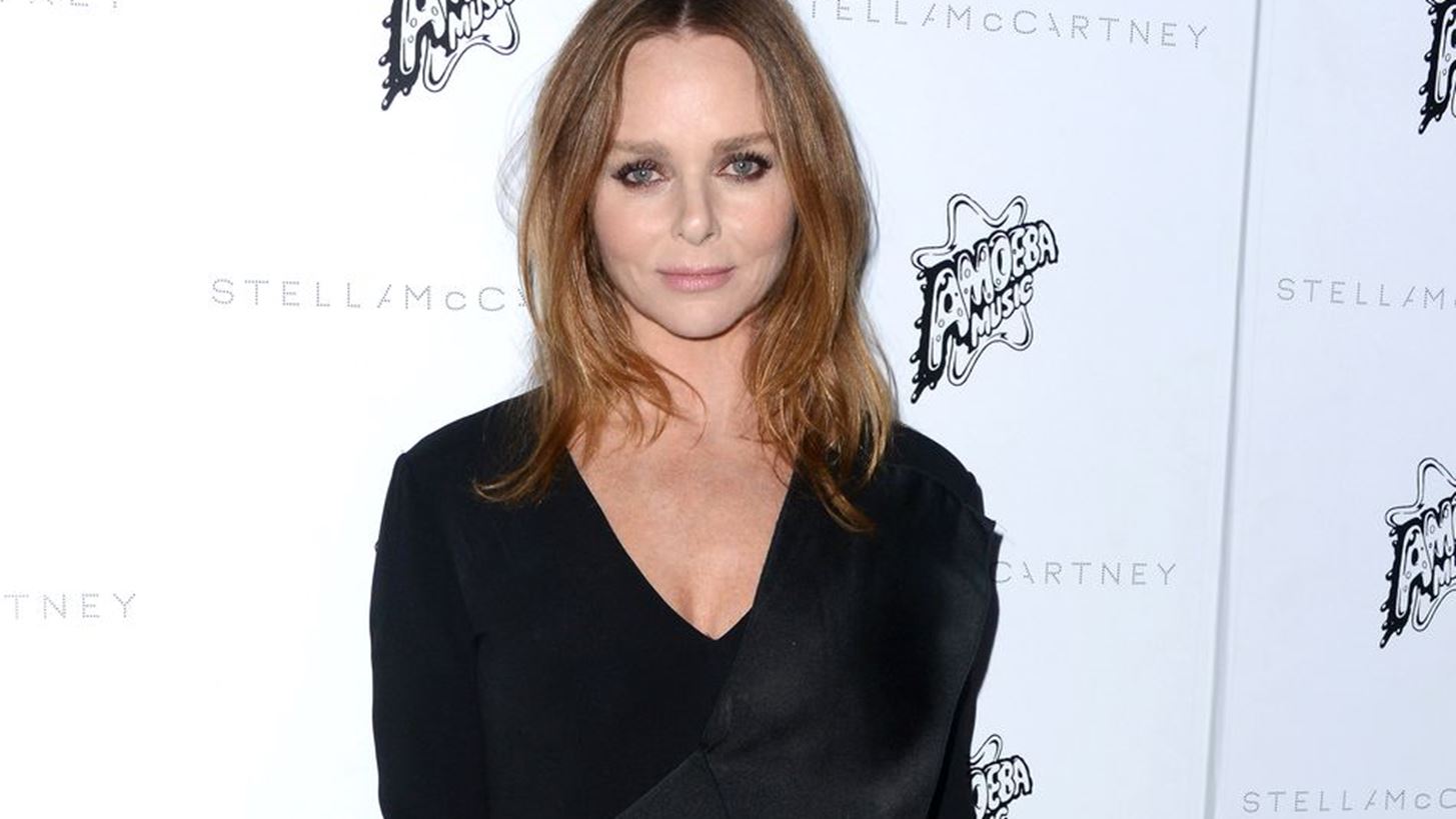 Stella McCartney: &#x393;&#x3B9;&#x3B1; &#x3C0;&#x3BF;&#x3B9;&#x3BF; &#x3C0;&#x3C1;&#x3AC;&#x3B3;&#x3BC;&#x3B1; &#x3BC;&#x3B5;&#x3C4;&#x3B1;&#x3BD;&#x3B9;&#x3CE;&#x3BD;&#x3B5;&#x3B9; &#x3B1;&#x3C0;&#x3CC; &#x3C4;&#x3BF; &#x3C0;&#x3C1;&#x3CE;&#x3C4;&#x3BF; &#x3C4;&#x3B7;&#x3C2; show;