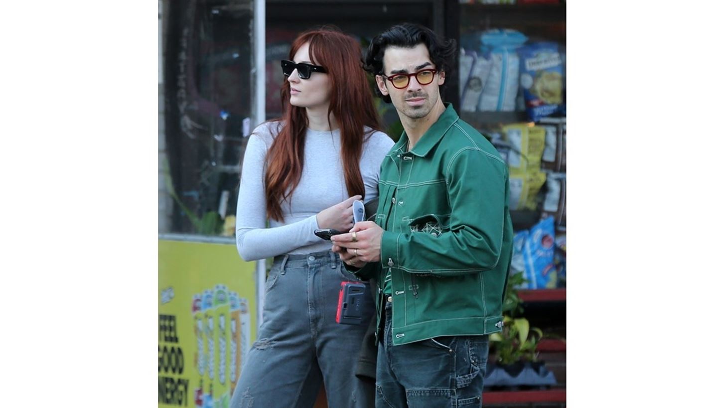 Joe Jonas | &#x3A4;&#x3BF; &#x3BD;&#x3AD;&#x3BF; &#x3C4;&#x3B1;&#x3C4;&#x3BF;&#x3C5;&#x3AC;&#x3B6; &#x3C4;&#x3BF;&#x3C5; &#x3B5;&#x3AF;&#x3BD;&#x3B1;&#x3B9; &#x3B1;&#x3C6;&#x3B9;&#x3B5;&#x3C1;&#x3C9;&#x3BC;&#x3AD;&#x3BD;&#x3BF; &#x3C3;&#x3C4;&#x3B7;&#x3BD; Sophie Turner