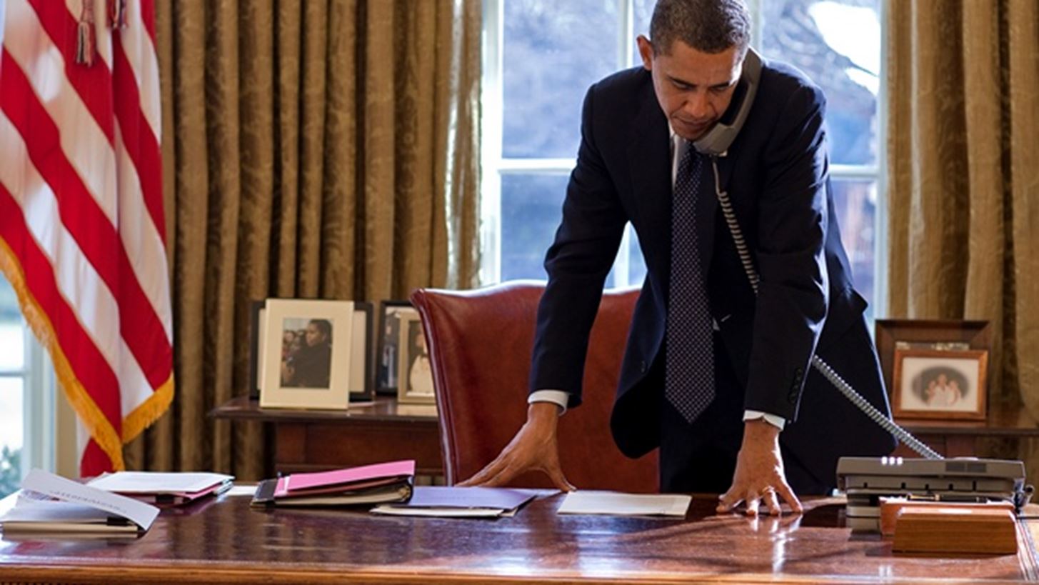 Barack Obama: &#x397; &#x3C7;&#x3C1;&#x3B9;&#x3C3;&#x3C4;&#x3BF;&#x3C5;&#x3B3;&#x3B5;&#x3BD;&#x3BD;&#x3B9;&#x3AC;&#x3C4;&#x3B9;&#x3BA;&#x3B7; selfie &#x3C0;&#x3BF;&#x3C5; &#x3BC;&#x3B1;&#x3C2; &#x3AD;&#x3BA;&#x3B1;&#x3BD;&#x3B5; &#x3BD;&#x3B1; &#x3B3;&#x3B5;&#x3BB;&#x3AC;&#x3C3;&#x3BF;&#x3C5;&#x3BC;&#x3B5; &#x3BC;&#x3AD;&#x3C7;&#x3C1;&#x3B9; &#x3B4;&#x3B1;&#x3BA;&#x3C1;&#x3CD;&#x3C9;&#x3BD;