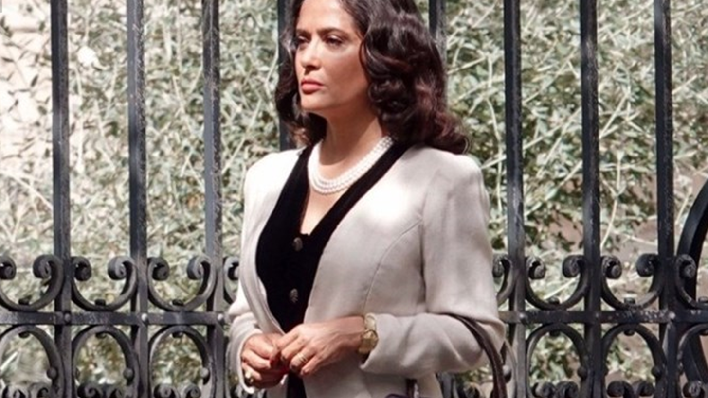 &quot;Without Blood&quot; | &#x397; &#x391;ngelina Jolie &#x3C3;&#x3BA;&#x3B7;&#x3BD;&#x3BF;&#x3B8;&#x3B5;&#x3C4;&#x3B5;&#x3AF; &#x3C4;&#x3B7; Salma Hayek