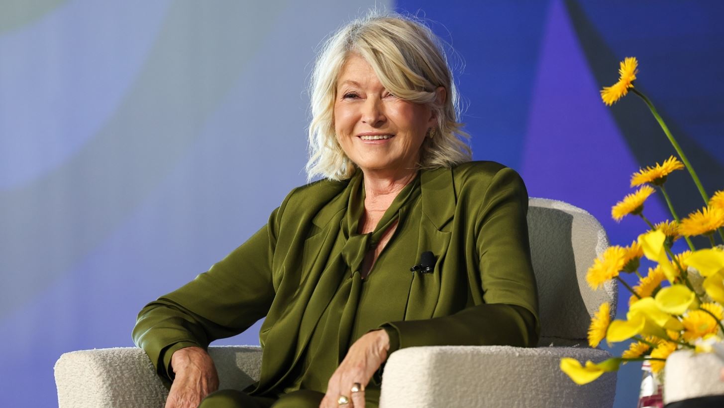 Martha Stewart | &#x39A;&#x3C5;&#x3BA;&#x3BB;&#x3BF;&#x3C6;&#x3CC;&#x3C1;&#x3B7;&#x3C3;&#x3B5; &#x3C4;&#x3B7; &#x3B4;&#x3B9;&#x3BA;&#x3AE; &#x3C4;&#x3B7;&#x3C2; skincare &#x3C3;&#x3B5;&#x3B9;&#x3C1;&#x3AC; &#x3BC;&#x3B5; &#x3BF;&#x3BB;&#x3B9;&#x3C3;&#x3C4;&#x3B9;&#x3BA;&#x3AC; &#x3C0;&#x3C1;&#x3BF;&#x3CA;&#x3CC;&#x3BD;&#x3C4;&#x3B1; &#x3C0;&#x3B5;&#x3C1;&#x3B9;&#x3C0;&#x3BF;&#x3AF;&#x3B7;&#x3C3;&#x3B7;&#x3C2;