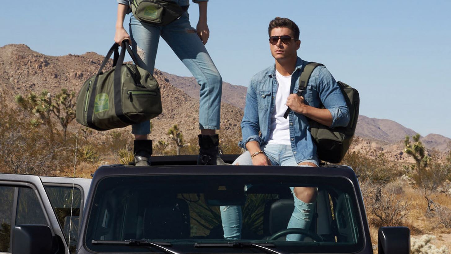 &#x397; Go Carpisa &#x3C0;&#x3B1;&#x3C1;&#x3BF;&#x3C5;&#x3C3;&#x3B9;&#x3AC;&#x3B6;&#x3B5;&#x3B9; &#x3C4;&#x3B7;&#x3BD; Heritage Jeep &#xAE; Collection