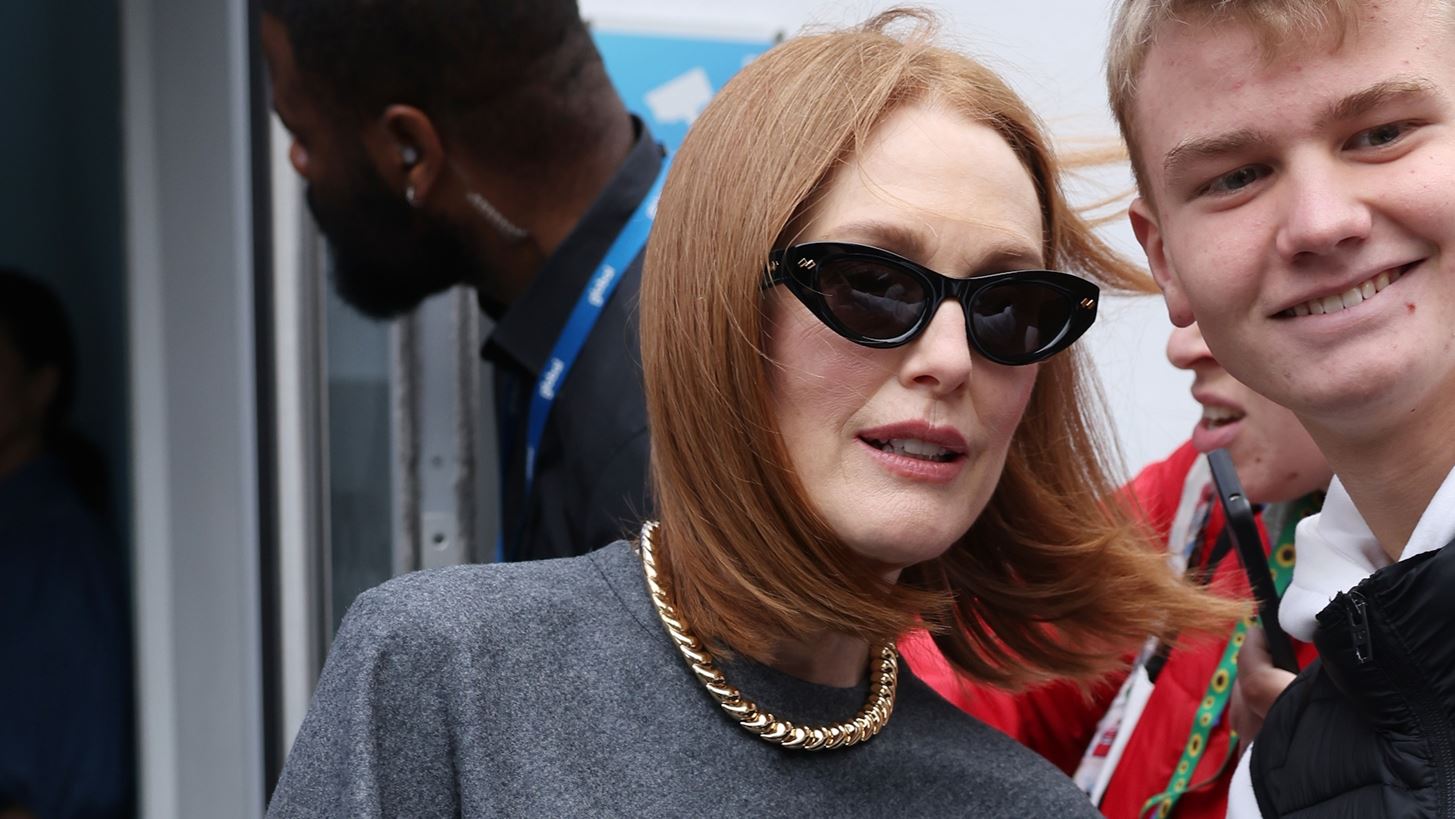 &#x3A4;&#x3BF; &#x3BB;&#x3B5;&#x3C5;&#x3BA;&#x3CC; &#x3C0;&#x3B1;&#x3BD;&#x3C4;&#x3B5;&#x3BB;&#x3CC;&#x3BD;&#x3B9; &#x3C4;&#x3B7;&#x3C2; Julianne Moore &#x3B5;&#x3AF;&#x3BD;&#x3B1;&#x3B9; &#x3C4;&#x3BF; &#x3BA;&#x3BB;&#x3B5;&#x3B9;&#x3B4;&#x3AF; &#x3B3;&#x3B9;&#x3B1; &#x3BC;&#x3B9;&#x3B1; &#x3B4;&#x3C1;&#x3BF;&#x3C3;&#x3B5;&#x3C1;&#x3AE; &#x3B5;&#x3BC;&#x3C6;&#x3AC;&#x3BD;&#x3B9;&#x3C3;&#x3B7; &#x3C7;&#x3C9;&#x3C1;&#x3AF;&#x3C2; &#x3BD;&#x3B1; &#x3C0;&#x3C1;&#x3BF;&#x3C3;&#x3B8;&#x3AD;&#x3C4;&#x3B5;&#x3B9; &#x3BA;&#x3B9;&#x3BB;&#x3AC; &#x3BA;&#x3B1;&#x3B9; &#x3C7;&#x3C1;&#x3CC;&#x3BD;&#x3B9;&#x3B1;