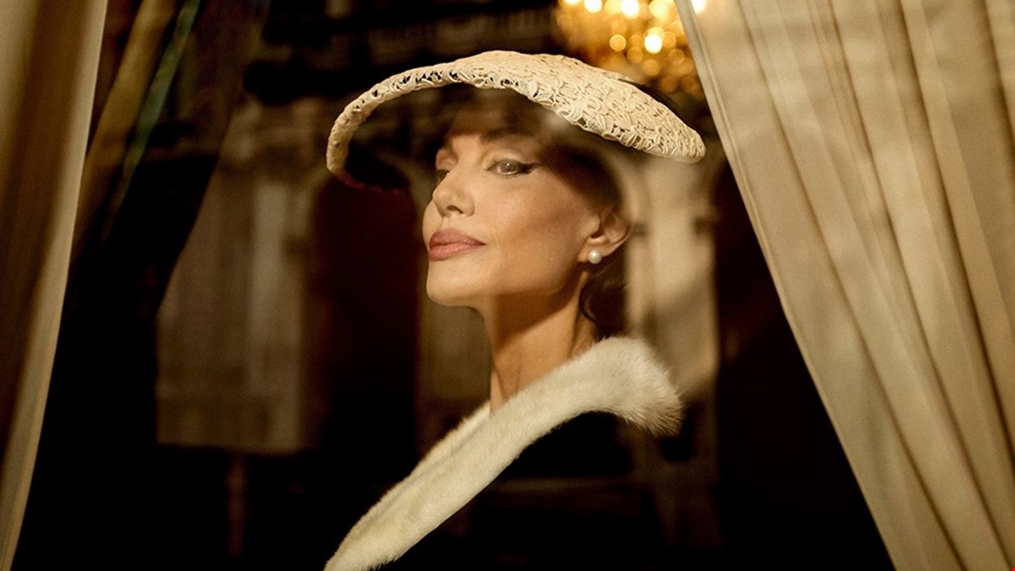 Angelina Jolie: &quot;&#x395;&#x3AF;&#x3BD;&#x3B1;&#x3B9; &#x3C4;&#x3B9;&#x3BC;&#x3AE; &#x3BC;&#x3BF;&#x3C5; &#x3BD;&#x3B1; &#x3C5;&#x3C0;&#x3BF;&#x3B4;&#x3CD;&#x3BF;&#x3BC;&#x3B1;&#x3B9; &#x3C4;&#x3B7; &#x39C;&#x3B1;&#x3C1;&#x3AF;&#x3B1; &#x39A;&#x3AC;&#x3BB;&#x3BB;&#x3B1;&#x3C2;&quot;
