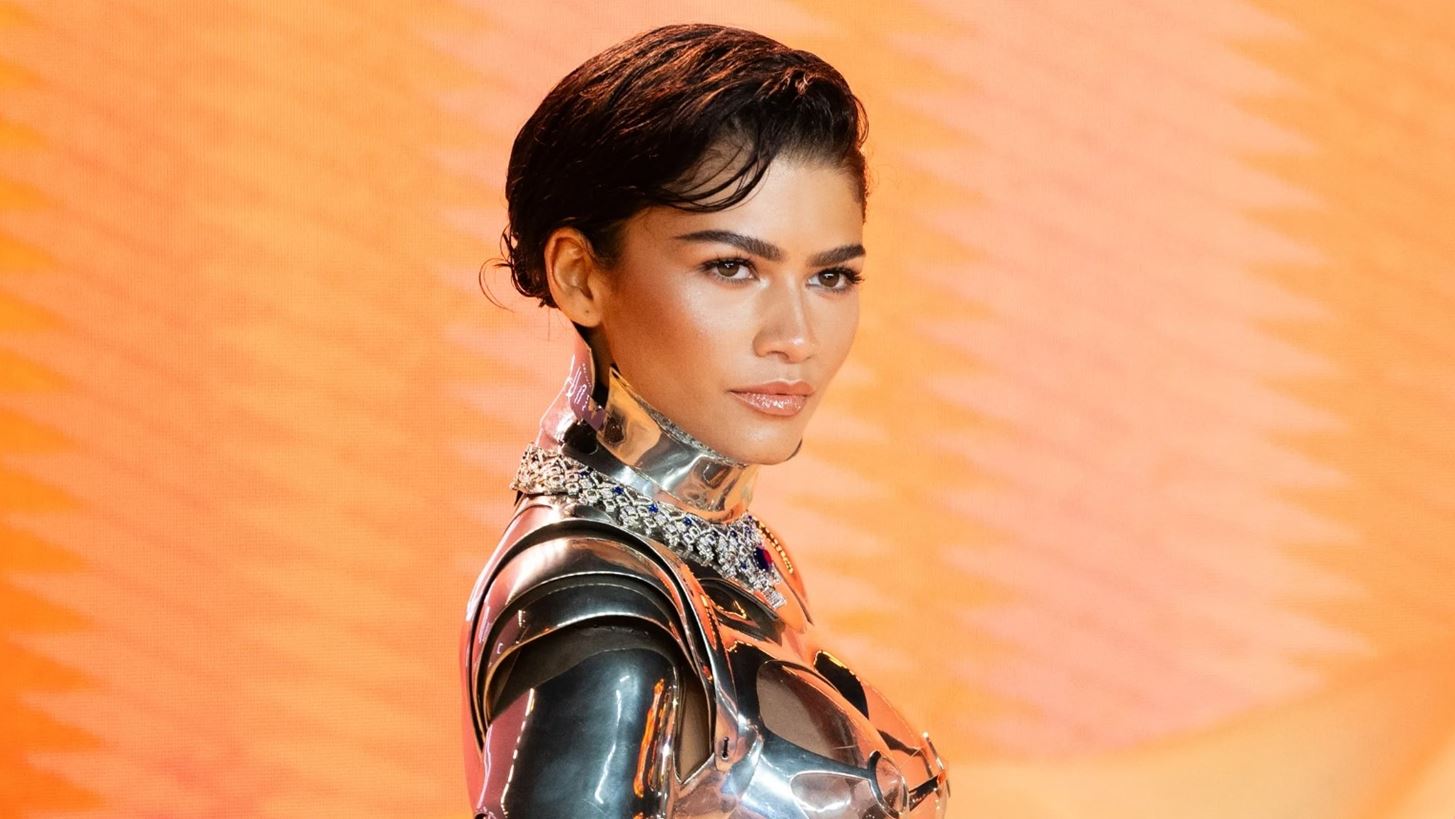 &#x397; Zendaya &#x3C1;&#x3AF;&#x3C7;&#x3BD;&#x3B5;&#x3B9; &#x3C4;&#x3BF; &#x3AF;&#x3BD;&#x3C4;&#x3B5;&#x3C1;&#x3BD;&#x3B5;&#x3C4; &#x3C6;&#x3BF;&#x3C1;&#x3CE;&#x3BD;&#x3C4;&#x3B1;&#x3C2; vintage MUGLER &#x3B1;&#x3C0;&#x3CC; &#x3C4;&#x3B7;&#x3BD; &#x3C3;&#x3C5;&#x3BB;&#x3BB;&#x3BF;&#x3B3;&#x3AE; Fall/ Winter 1995 Haute Couture &#x3C3;&#x3C4;&#x3B7;&#x3BD; &#x3C0;&#x3C1;&#x3B5;&#x3BC;&#x3B9;&#x3AD;&#x3C1;&#x3B1; &#x3C4;&#x3BF;&#x3C5; Dune: Part Two &#x3C3;&#x3C4;&#x3BF; &#x39B;&#x3BF;&#x3BD;&#x3B4;&#x3AF;&#x3BD;&#x3BF;