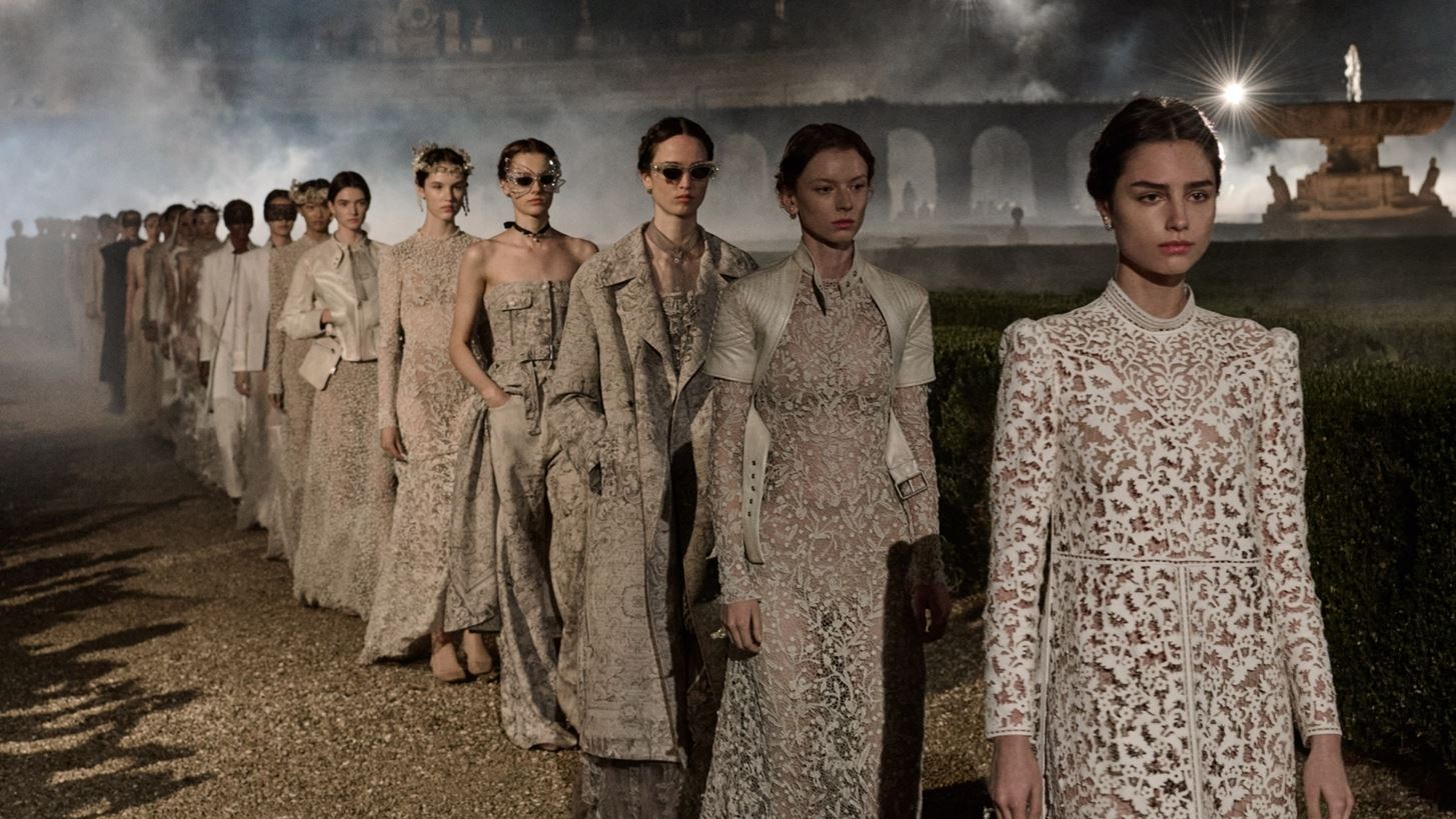 Dior Cruise 2026 | &#x39C;&#x3AF;&#x3B1; &#x3C3;&#x3C5;&#x3BB;&#x3BB;&#x3BF;&#x3B3;&#x3AE; &#x3B1;&#x3C6;&#x3B9;&#x3B5;&#x3C1;&#x3C9;&#x3BC;&#x3AD;&#x3BD;&#x3B7; &#x3C3;&#x3C4;&#x3B7;&#x3BD; &#x3B1;&#x3B9;&#x3CE;&#x3BD;&#x3B9;&#x3B1; &#x3B3;&#x3BF;&#x3B7;&#x3C4;&#x3B5;&#x3AF;&#x3B1; &#x3C4;&#x3B7;&#x3C2; &#x3A1;&#x3CE;&#x3BC;&#x3B7;&#x3C2;