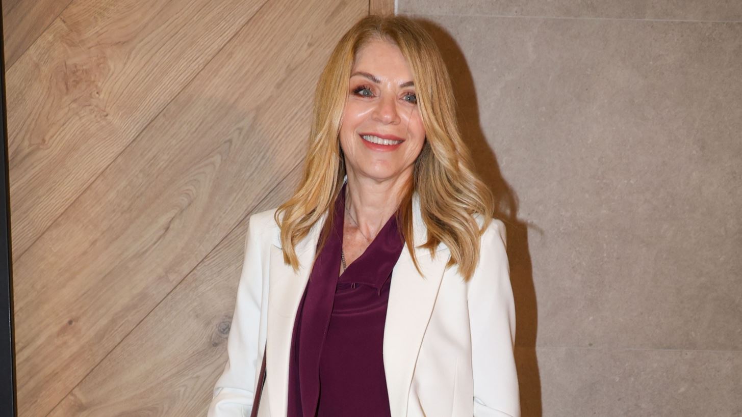 &#x397; &#x388;&#x3BB;&#x3BB;&#x3B7; &#x3A3;&#x3C4;&#x3AC;&#x3B7; &#x3BC;&#x3B5; &#x3BB;&#x3B5;&#x3C5;&#x3BA;&#x3CC; &#x3BA;&#x3BF;&#x3C3;&#x3C4;&#x3BF;&#x3CD;&#x3BC;&#x3B9; &#x3C0;&#x3BF;&#x3C5; &#x3AD;&#x3C7;&#x3B5;&#x3B9; &#x3C6;&#x3BF;&#x3C1;&#x3AD;&#x3C3;&#x3B5;&#x3B9; &#x3BE;&#x3B1;&#x3BD;&#x3AC; &#x3C3;&#x3B5; &#x3B2;&#x3C1;&#x3B1;&#x3B4;&#x3B9;&#x3BD;&#x3AE; &#x3AD;&#x3BE;&#x3BF;&#x3B4;&#x3BF;