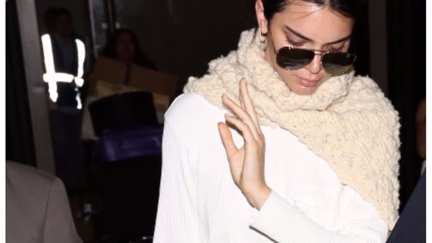Kendall Jenner: &#x3A6;&#x3BF;&#x3C1;&#x3AC; &#x3C4;&#x3BF; total white &#x3C3;&#x3C4;&#x3B7;&#x3BD; &#x3C0;&#x3B9;&#x3BF; &#x3B1;&#x3BD;&#x3BF;&#x3B9;&#x3BE;&#x3B9;&#x3AC;&#x3C4;&#x3B9;&#x3BA;&#x3B7; &#x3C0;&#x3B1;&#x3C1;&#x3B1;&#x3BB;&#x3BB;&#x3B1;&#x3B3;&#x3AE; &#x3C4;&#x3BF;&#x3C5;!