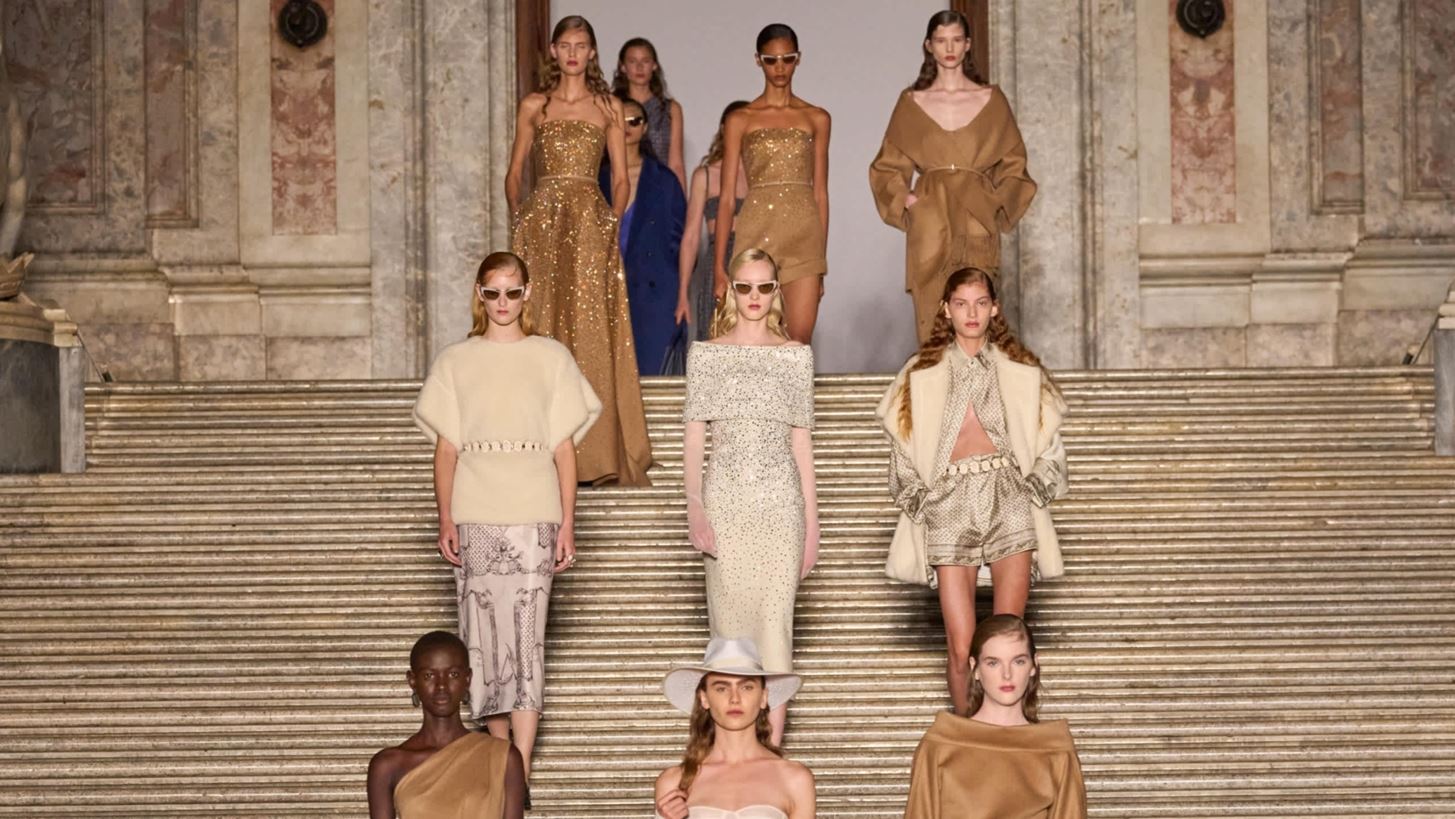 &#x397; &#x3B1;&#x3AF;&#x3B3;&#x3BB;&#x3B7; &#x3C4;&#x3B7;&#x3C2; &#x3B9;&#x3C4;&#x3B1;&#x3BB;&#x3B9;&#x3BA;&#x3AE;&#x3C2; &#x3BA;&#x3BF;&#x3BC;&#x3C8;&#x3CC;&#x3C4;&#x3B7;&#x3C4;&#x3B1;&#x3C2; &#x3BC;&#x3AD;&#x3C3;&#x3B1; &#x3B1;&#x3C0;&#x3CC; &#x3C4;&#x3B7; Resort 2026 &#x3C3;&#x3C5;&#x3BB;&#x3BB;&#x3BF;&#x3B3;&#x3AE;&#x3C2; &#x3C4;&#x3B7;&#x3C2; Max Mara