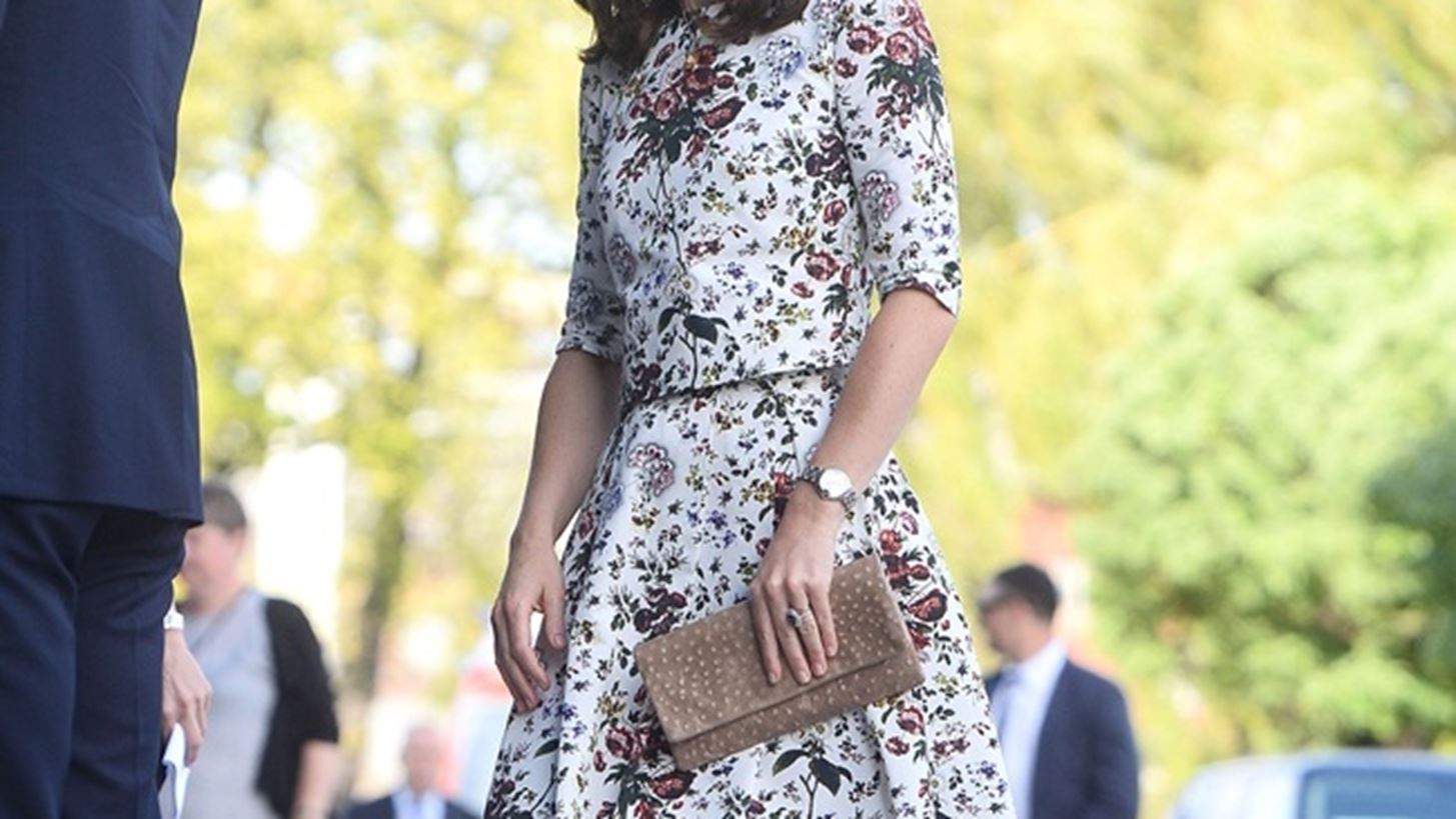 Kate Middleton: &#x388;&#x3C4;&#x3C3;&#x3B9; &#x3BA;&#x3B1;&#x3C4;&#x3AC;&#x3C6;&#x3B5;&#x3C1;&#x3B5; &#x3BD;&#x3B1; &#x3BC;&#x3B7;&#x3BD; &#x3BA;&#x3B1;&#x3C4;&#x3B1;&#x3BB;&#x3AC;&#x3B2;&#x3B5;&#x3B9; &#x3BA;&#x3B1;&#x3BD;&#x3AD;&#x3BD;&#x3B1;&#x3C2; &#x3C4;&#x3B7;&#x3BD; &#x3B5;&#x3B3;&#x3BA;&#x3C5;&#x3BC;&#x3BF;&#x3C3;&#x3CD;&#x3BD;&#x3B7;!