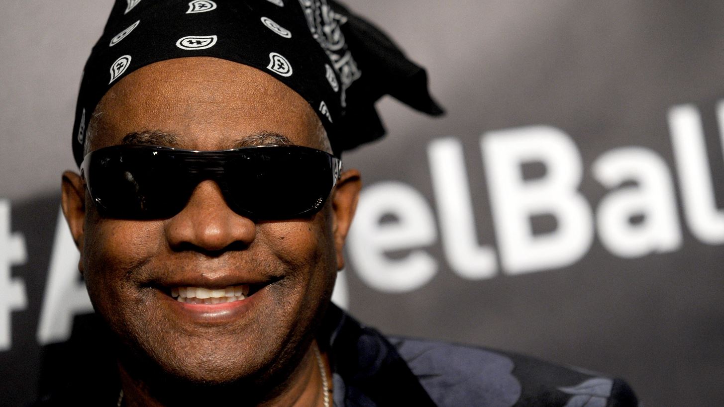 Ronald &quot;Khalis&quot; Bell: &#x3A0;&#x3AD;&#x3B8;&#x3B1;&#x3BD;&#x3B5; &#x3BF; &#x3C3;&#x3C5;&#x3BD;&#x3B9;&#x3B4;&#x3C1;&#x3C5;&#x3C4;&#x3AE;&#x3C2; &#x3C4;&#x3C9;&#x3BD; Kool &amp; the Gang
