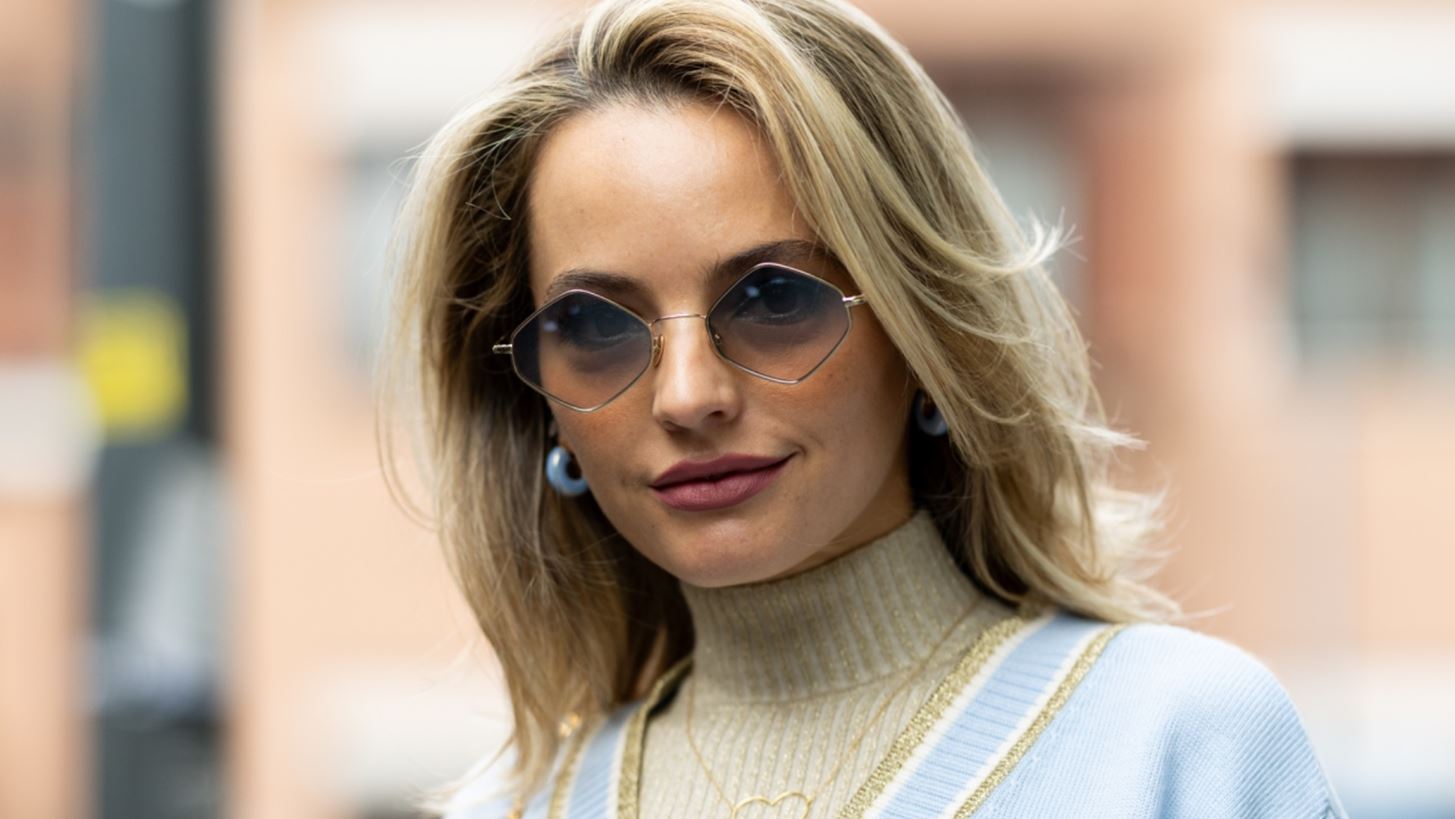 Butterfly Fringe | &#x3A4;&#x3BF; &#x3BA;&#x3BF;&#x3CD;&#x3C1;&#x3B5;&#x3BC;&#x3B1; &#x3C0;&#x3BF;&#x3C5; &#x3BA;&#x3BF;&#x3BB;&#x3B1;&#x3BA;&#x3B5;&#x3CD;&#x3B5;&#x3B9; &#x3BA;&#x3AC;&#x3B8;&#x3B5; &#x3C0;&#x3C1;&#x3CC;&#x3C3;&#x3C9;&#x3C0;&#x3BF;