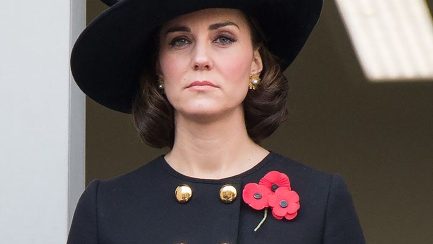 Kate Middleton: &#x388;&#x3BA;&#x3BF;&#x3C8;&#x3B5; &#x3C4;&#x3B1; &#x3BC;&#x3B1;&#x3BB;&#x3BB;&#x3B9;&#x3AC; &#x3C4;&#x3B7;&#x3C2; &#x3BA;&#x3BF;&#x3BD;&#x3C4;&#x3CC; &#x3BA;&#x3B1;&#x3C1;&#x3AD;;