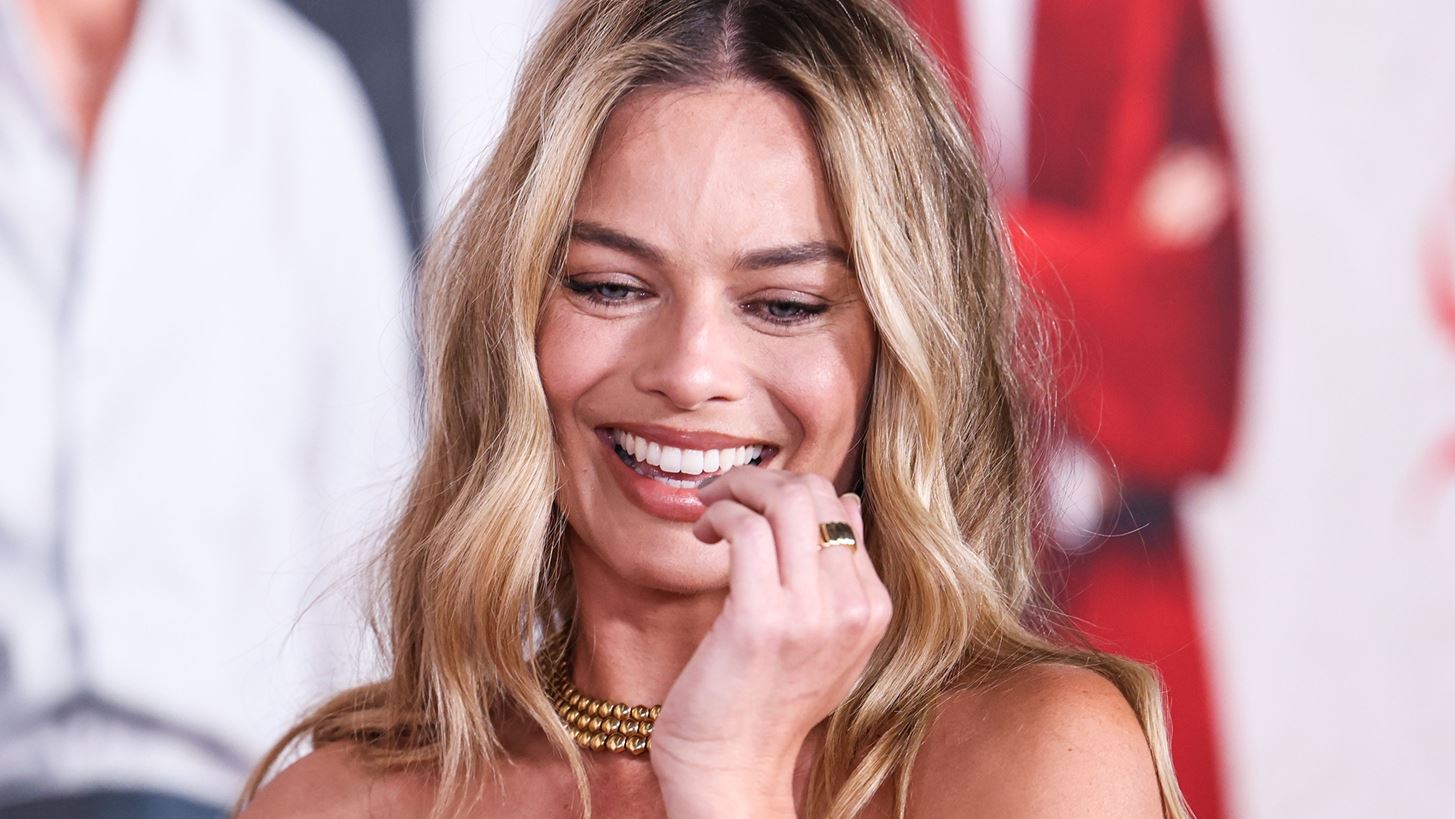 Tonal Mannequin Mani | &#x397; Margot Robbie &#x3BC;&#x3B5; &#x3BC;&#x3B1;&#x3BD;&#x3B9;&#x3BA;&#x3B9;&#x3BF;&#x3CD;&#x3C1; &#x3C3;&#x3C4;&#x3BF; &#x3C7;&#x3C1;&#x3CE;&#x3BC;&#x3B1; &#x3C4;&#x3BF;&#x3C5; &#x3B4;&#x3AD;&#x3C1;&#x3BC;&#x3B1;&#x3C4;&#x3BF;&#x3C2; - &#x3CC;,&#x3C4;&#x3B9; &#x3C0;&#x3B9;&#x3BF; &#x3BA;&#x3BF;&#x3BC;&#x3C8;&#x3CC; &#x3B5;&#x3AF;&#x3B4;&#x3B1;&#x3BC;&#x3B5; &#x3C3;&#x3AE;&#x3BC;&#x3B5;&#x3C1;&#x3B1;