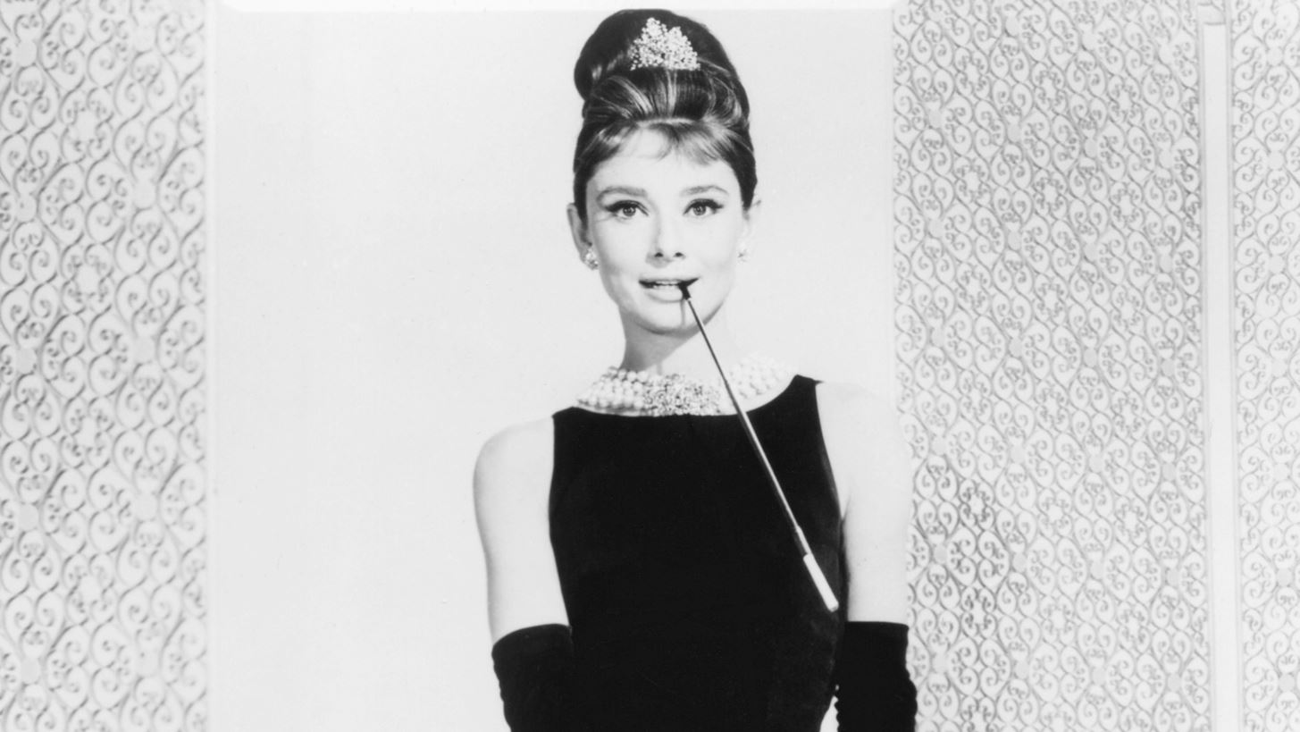 1926-2026 | Το μαύρο φόρεμα κλείνει 100 χρόνια ζωής - 26 ενδιαφέρουσες πληροφορίες που αξίζει να γνωρίζεις