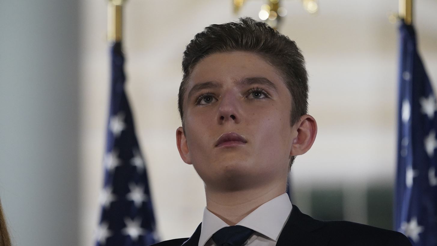 Barron Trump | &#x39F; &#x3B3;&#x3B9;&#x3BF;&#x3C2; &#x3C4;&#x3BF;&#x3C5; Donald &#x3BA;&#x3B1;&#x3B9; &#x3C4;&#x3B7;&#x3C2; Melania Trump &#x3C3;&#x3B5; &#x3BC;&#x3AF;&#x3B1; &#x3C3;&#x3C0;&#x3AC;&#x3BD;&#x3B9;&#x3B1; &#x3B5;&#x3BC;&#x3C6;&#x3AC;&#x3BD;&#x3B9;&#x3C3;&#x3B7; &#x3BC;&#x3B5; &#x3C4;&#x3BF;&#x3C5;&#x3C2; &#x3B3;&#x3BF;&#x3BD;&#x3B5;&#x3AF;&#x3C2; &#x3C4;&#x3BF;&#x3C5;