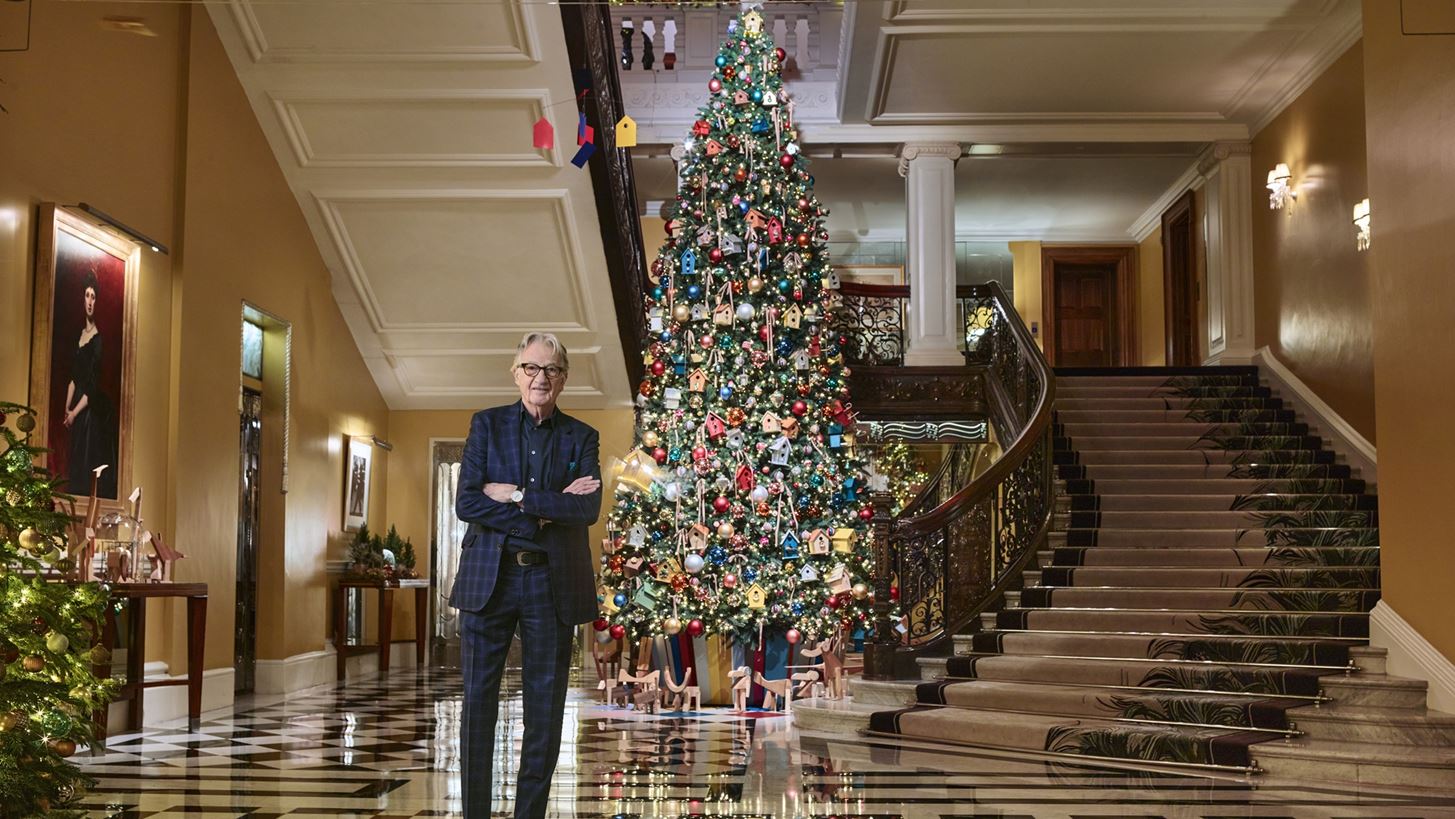 &#x39F; Sir Paul Smith &#x3B1;&#x3C0;&#x3BF;&#x3BA;&#x3AC;&#x3BB;&#x3C5;&#x3C8;&#x3B5; &#x3C4;&#x3BF; &#x3A7;&#x3C1;&#x3B9;&#x3C3;&#x3C4;&#x3BF;&#x3C5;&#x3B3;&#x3B5;&#x3BD;&#x3BD;&#x3B9;&#x3AC;&#x3C4;&#x3B9;&#x3BA;&#x3BF; &#x394;&#x3AD;&#x3BD;&#x3C4;&#x3C1;&#x3BF; &#x3C4;&#x3BF;&#x3C5; Claridge&#x2019;s 2024