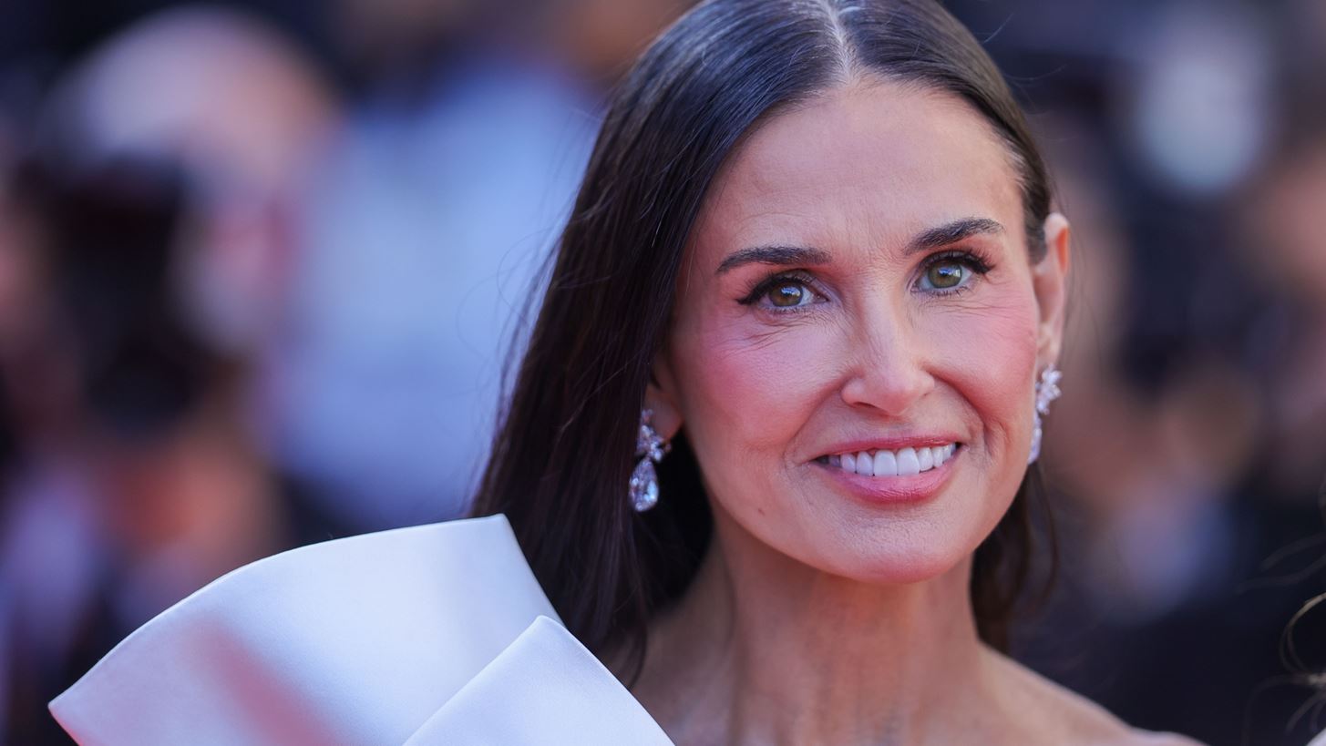 Demi Moore | &#x397; &#x3B5;&#x3BD;&#x3C4;&#x3C5;&#x3C0;&#x3C9;&#x3C3;&#x3B9;&#x3B1;&#x3BA;&#x3AE; &#x3C4;&#x3B7;&#x3C2; &#x3B5;&#x3BC;&#x3C6;&#x3AC;&#x3BD;&#x3B9;&#x3C3;&#x3B7; &#x3C3;&#x3C4;&#x3B7;&#x3BD; &#x3B1;&#x3B3;&#x3BA;&#x3B1;&#x3BB;&#x3B9;&#x3AC; &#x3C4;&#x3BF;&#x3C5; Jon Hamm