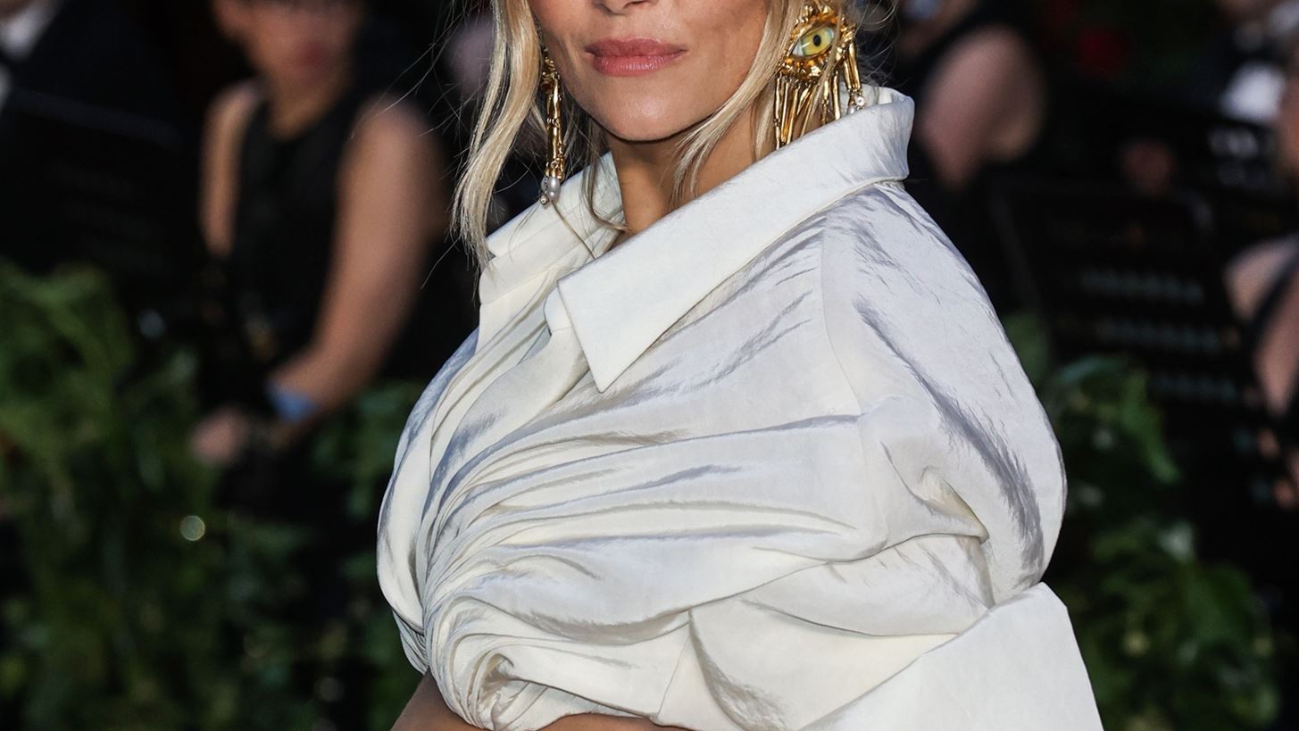 Sienna Miller | &#x3A4;&#x3B9; &#x3B1;&#x3C0;&#x3B1;&#x3BD;&#x3C4;&#x3AC; &#x3C3;&#x3B5; &#x3CC;&#x3C3;&#x3BF;&#x3C5;&#x3C2; &#x3C4;&#x3B7;&#x3BD; &#x3BA;&#x3C1;&#x3AF;&#x3BD;&#x3BF;&#x3C5;&#x3BD; &#x3B3;&#x3B9;&#x3B1; &#x3C4;&#x3B7; &#x3B4;&#x3B9;&#x3B1;&#x3C6;&#x3BF;&#x3C1;&#x3AC; &#x3B7;&#x3BB;&#x3B9;&#x3BA;&#x3AF;&#x3B1;&#x3C2; &#x3BC;&#x3B5; &#x3C4;&#x3BF;&#x3BD; &#x3C3;&#x3CD;&#x3BD;&#x3C4;&#x3C1;&#x3BF;&#x3C6;&#x3CC; &#x3C4;&#x3B7;&#x3C2;