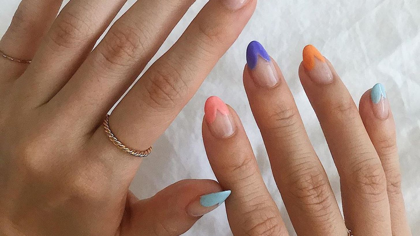 Heart-tipped manicure | &#x39C;&#x3B9;&#x3B1; &#x3B5;&#x3BD;&#x3B4;&#x3B9;&#x3B1;&#x3C6;&#x3AD;&#x3C1;&#x3BF;&#x3C5;&#x3C3;&#x3B1; &#x3B5;&#x3BD;&#x3B1;&#x3BB;&#x3BB;&#x3B1;&#x3BA;&#x3C4;&#x3B9;&#x3BA;&#x3AE; &#x3C4;&#x3BF;&#x3C5; &#x3B3;&#x3B1;&#x3BB;&#x3BB;&#x3B9;&#x3BA;&#x3BF;&#x3CD; &#x3BC;&#x3B1;&#x3BD;&#x3B9;&#x3BA;&#x3B9;&#x3BF;&#x3CD;&#x3C1;