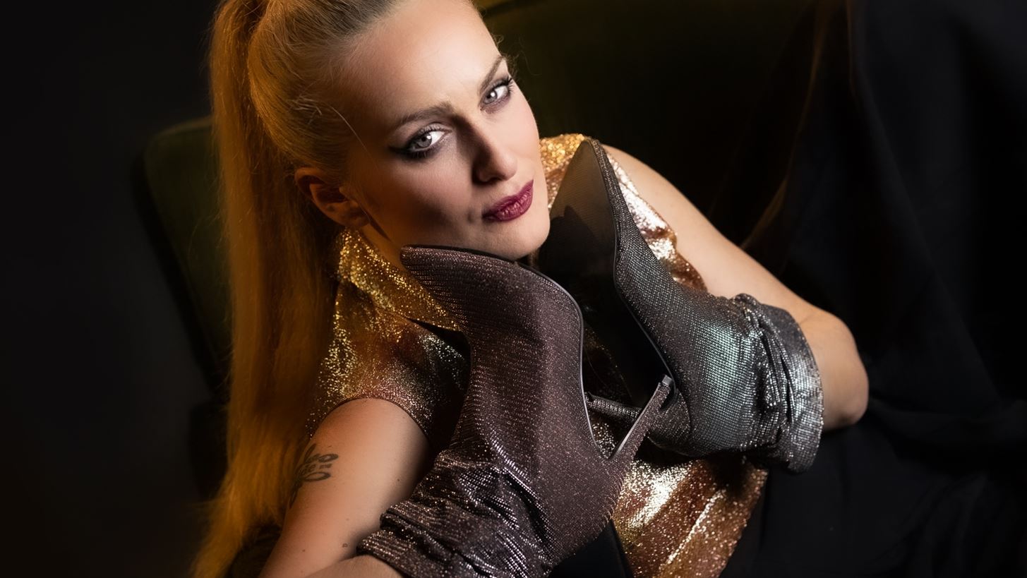 Lia Hide: &quot;&#x394;&#x3B5;&#x3BD; &#x3C5;&#x3C0;&#x3AC;&#x3C1;&#x3C7;&#x3B5;&#x3B9; &#x3BB;&#x3CC;&#x3B3;&#x3BF;&#x3C2; &#x3BD;&#x3B1; &#x3BA;&#x3C1;&#x3CD;&#x3B2;&#x3BF;&#x3BC;&#x3B1;&#x3B9; &#x3BF;&#x3CD;&#x3C4;&#x3B5; &#x3BD;&#x3B1; &#x3C0;&#x3C1;&#x3BF;&#x3C3;&#x3C0;&#x3B1;&#x3B8;&#x3CE; &#x3BD;&#x3B1; &#x3B3;&#x3AF;&#x3BD;&#x3C9; &#x3BA;&#x3B1;&#x3C4;&#x3B1;&#x3BD;&#x3BF;&#x3B7;&#x3C4;&#x3AE; &#x3B1;&#x3C0;&#x3CC; &#x3CC;&#x3BB;&#x3BF;&#x3C5;&#x3C2;&quot;