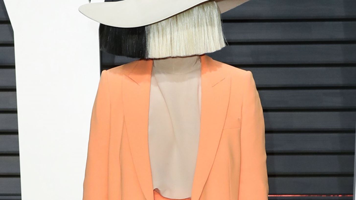 &#x39A;&#x3B9; &#x3CC;&#x3BC;&#x3C9;&#x3C2; | &#x397; Sia &#x3AD;&#x3B3;&#x3B9;&#x3BD;&#x3B5; &#x3B3;&#x3B9;&#x3B1;&#x3B3;&#x3B9;&#x3AC; &#x3C3;&#x3C4;&#x3B1; 44 &#x3C4;&#x3B7;&#x3C2; &#x3C7;&#x3C1;&#x3CC;&#x3BD;&#x3B9;&#x3B1;