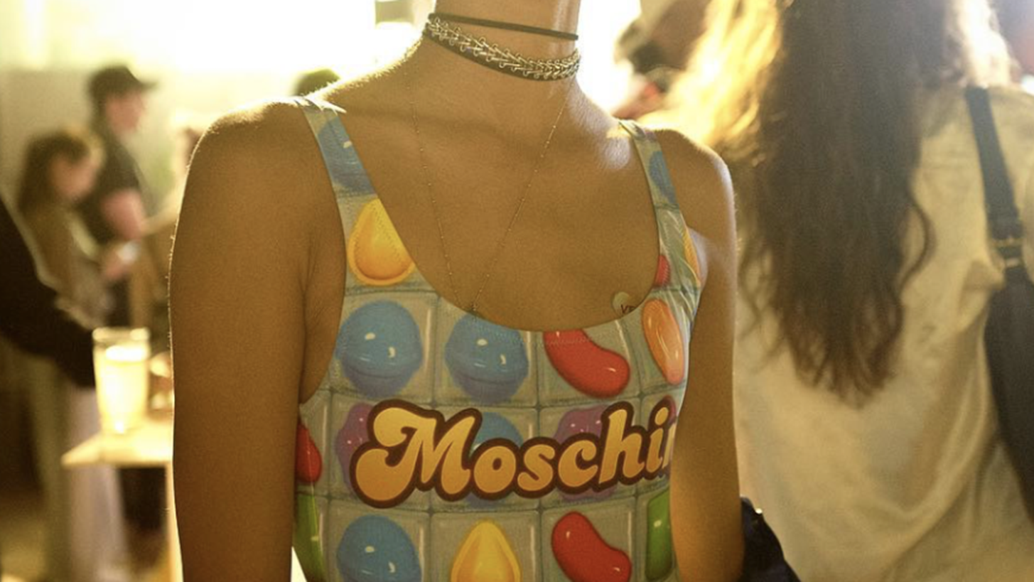 MoschinoxCandyCrush: H &#x3C0;&#x3B9;&#x3BF; playful, &#x3C0;&#x3BF;&#x3BB;&#x3CD;&#x3C7;&#x3C1;&#x3C9;&#x3BC;&#x3B7; &#x3BA;&#x3B1;&#x3B9; &#x3B3;&#x3BB;&#x3C5;&#x3BA;&#x3B9;&#x3AC; &#x3C3;&#x3C5;&#x3BD;&#x3B5;&#x3C1;&#x3B3;&#x3B1;&#x3C3;&#x3AF;&#x3B1; &#x3C0;&#x3BF;&#x3C5; &#x3AD;&#x3B3;&#x3B9;&#x3BD;&#x3B5; &#x3C0;&#x3BF;&#x3C4;&#x3AD;!