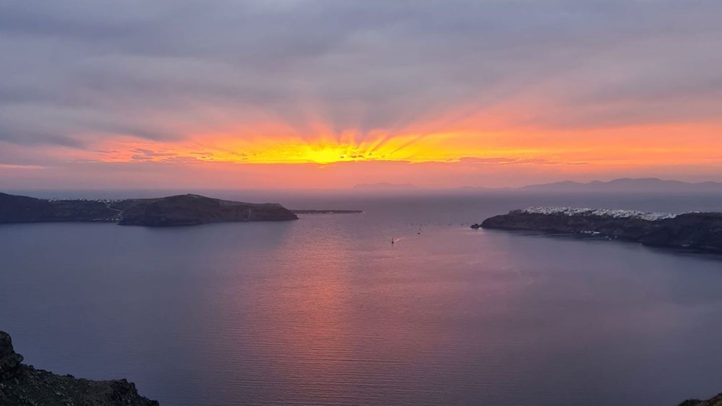 #Tidbits *: &#x39F; &#x39B;&#x3B5;&#x3C5;&#x3C4;&#x3AD;&#x3C1;&#x3B7;&#x3C2; &#x39B;&#x3B1;&#x3B6;&#x3AC;&#x3C1;&#x3BF;&#x3C5; &#x3BC;&#x3B1;&#x3C2; &#x3C3;&#x3C5;&#x3C3;&#x3C4;&#x3AE;&#x3BD;&#x3B5;&#x3B9; &#x3C4;&#x3BF; Varoulko Santorini