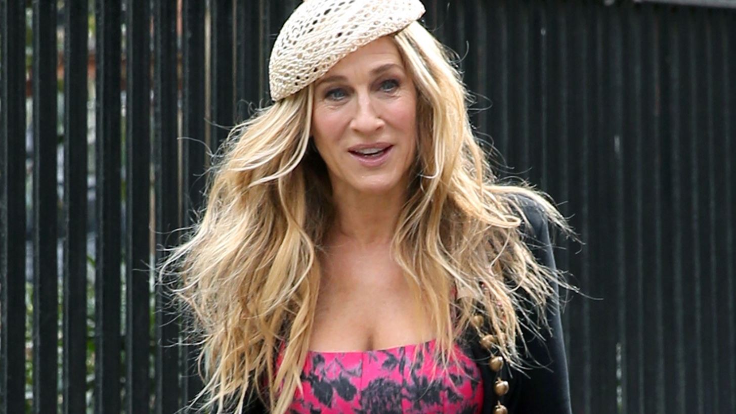 And Just Like That | &#x39C;&#x3B9;&#x3B1; &#x3C0;&#x3B5;&#x3C1;&#x3B9;&#x3AE;&#x3B3;&#x3B7;&#x3C3;&#x3B7; &#x3C3;&#x3C4;&#x3BF; &#x3B4;&#x3B9;&#x3B1;&#x3BC;&#x3AD;&#x3C1;&#x3B9;&#x3C3;&#x3BC;&#x3B1; &#x3C4;&#x3B7;&#x3C2; Carrie Bradshaw &#x3C3;&#x3C4;&#x3B7; &#x39D;&#x3AD;&#x3B1; &#x3A5;&#x3CC;&#x3C1;&#x3BA;&#x3B7;