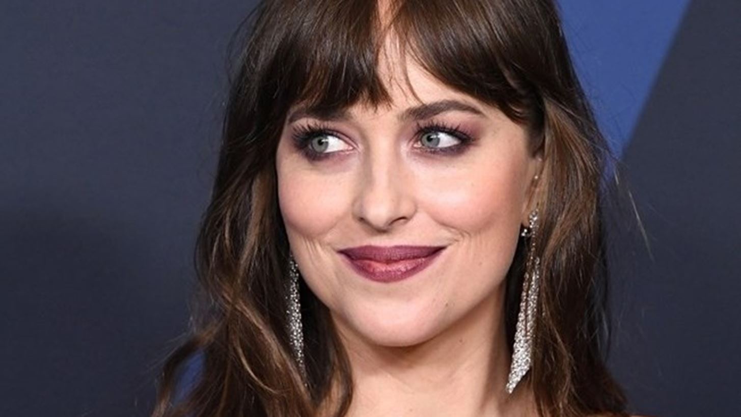 &#x397; Dakota Johnson &#x3C3;&#x3BA;&#x3B7;&#x3BD;&#x3BF;&#x3B8;&#x3AD;&#x3C4;&#x3B7;&#x3C3;&#x3B5; &#x3C4;&#x3BF; &#x3BD;&#x3AD;&#x3BF; &#x3B2;&#x3AF;&#x3BD;&#x3C4;&#x3B5;&#x3BF; &#x3C4;&#x3C9;&#x3BD; Coldplay