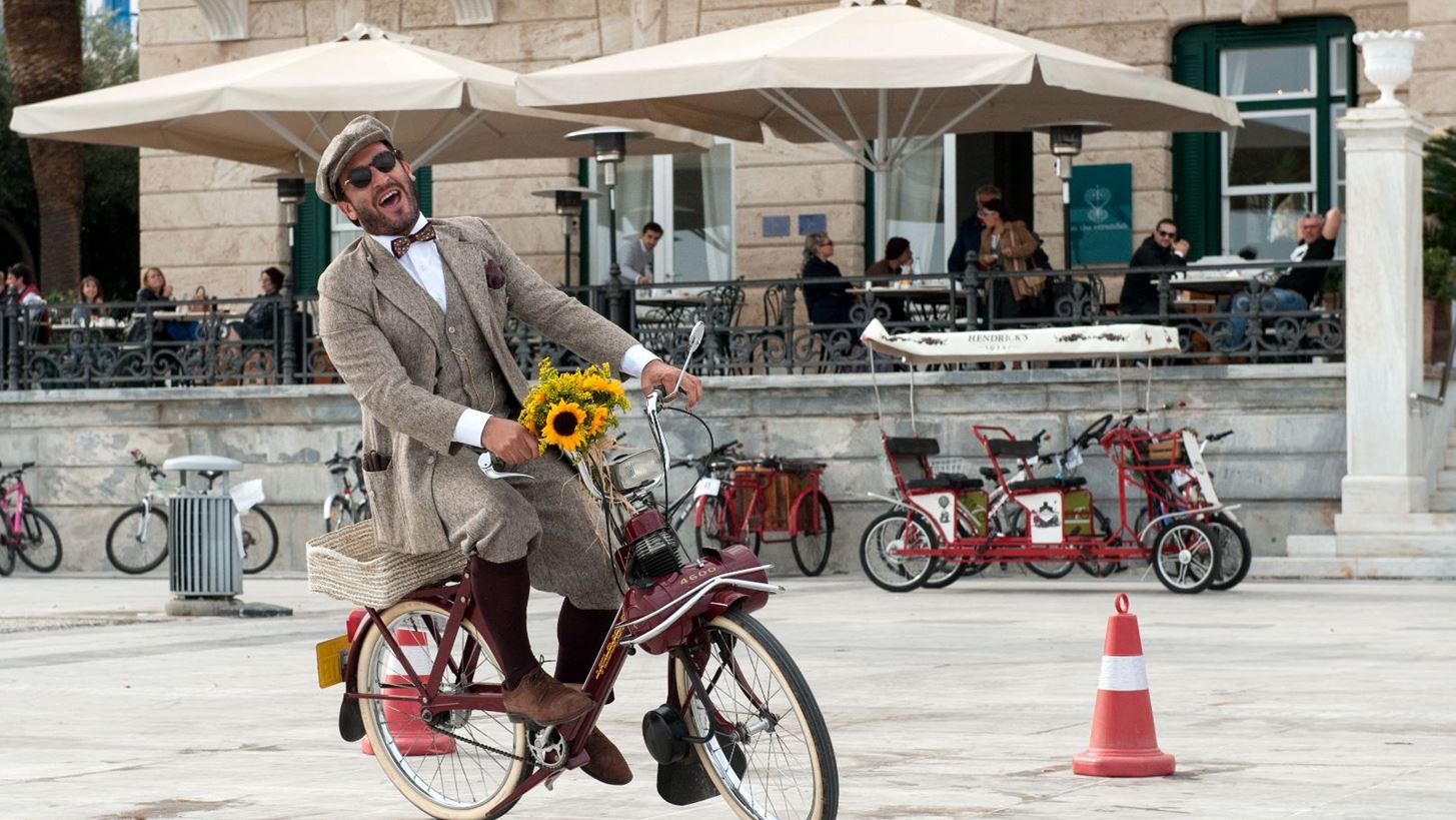 &quot;A Weekend in Tweed&quot; | &#x388;&#x3BD;&#x3B1; &#x3C1;&#x3B5;&#x3C4;&#x3C1;&#x3CC; &#x3A3;&#x3B1;&#x3B2;&#x3B2;&#x3B1;&#x3C4;&#x3BF;&#x3BA;&#x3CD;&#x3C1;&#x3B9;&#x3B1;&#x3BA;&#x3BF; &#x3C3;&#x3C4;&#x3BF; &#x3BA;&#x3BF;&#x3C3;&#x3BC;&#x3BF;&#x3C0;&#x3BF;&#x3BB;&#x3AF;&#x3C4;&#x3B9;&#x3BA;&#x3BF; Poseidonion Grand Hotel&#xA0;&#x3C3;&#x3C4;&#x3B9;&#x3C2; &#x3A3;&#x3C0;&#x3AD;&#x3C4;&#x3C3;&#x3B5;&#x3C2;