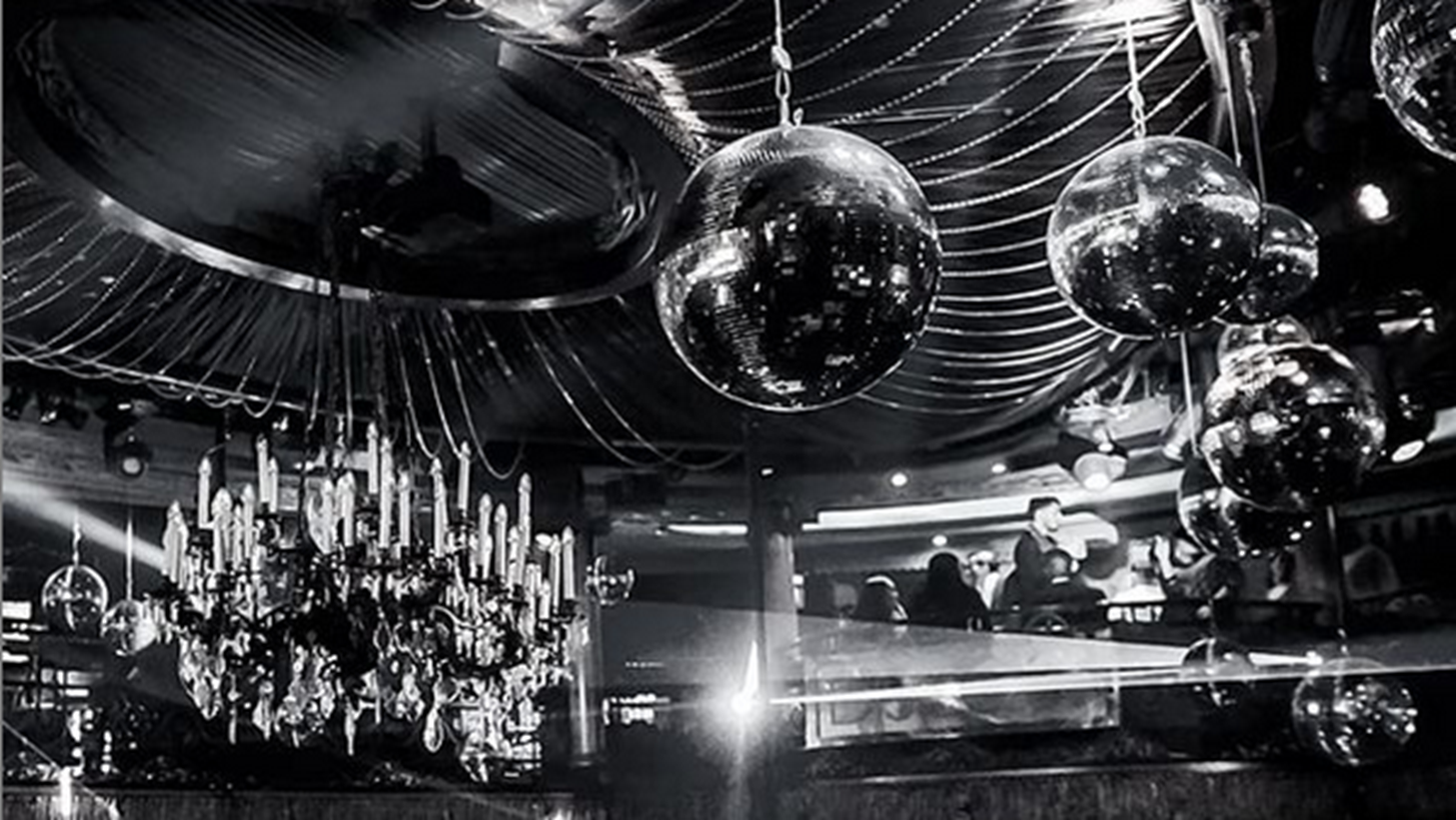 &#x3A4;&#x3BF; &#x3B4;&#x3B9;&#x3AC;&#x3C3;&#x3B7;&#x3BC;&#x3BF; Caf&#xE9; de Paris &#x3C4;&#x3BF;&#x3C5; &#x39B;&#x3BF;&#x3BD;&#x3B4;&#x3AF;&#x3BD;&#x3BF;&#x3C5; &#x3BA;&#x3BB;&#x3B5;&#x3AF;&#x3BD;&#x3B5;&#x3B9; &#x3BC;&#x3B5;&#x3C4;&#x3AC; &#x3B1;&#x3C0;&#x3CC; 96 &#x3C7;&#x3C1;&#x3CC;&#x3BD;&#x3B9;&#x3B1;