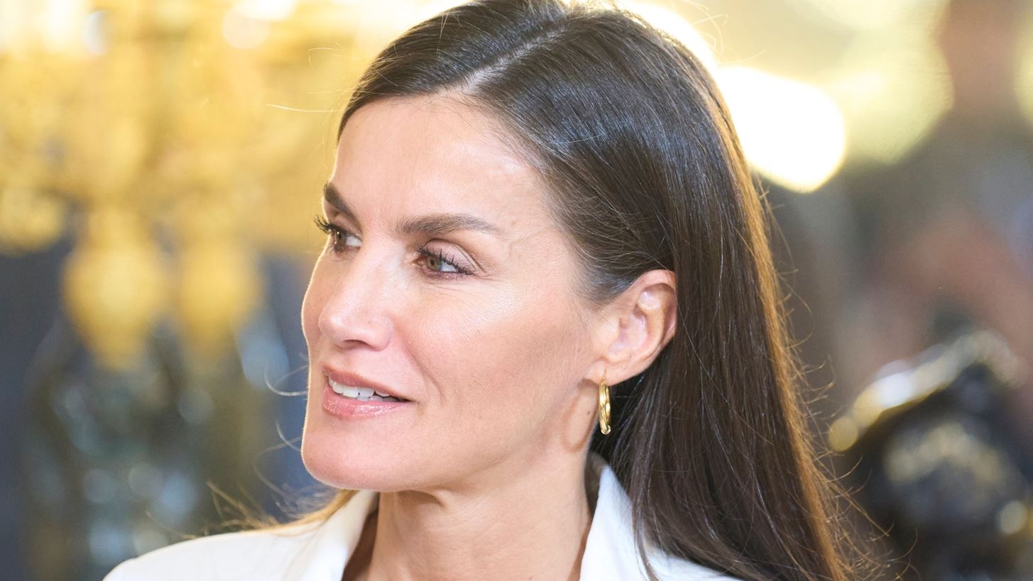 &#x397; &#x3B2;&#x3B1;&#x3C3;&#x3AF;&#x3BB;&#x3B9;&#x3C3;&#x3C3;&#x3B1; Letizia &#x3BC;&#x3B5; &#x3C4;&#x3BF; &#x3C6;&#x3CC;&#x3C1;&#x3B5;&#x3BC;&#x3B1; &#x3C0;&#x3BF;&#x3C5; &#x3B1;&#x3C0;&#x3BF;&#x3C4;&#x3B5;&#x3BB;&#x3B5;&#x3AF; &#x3C4;&#x3B7;&#x3BD; &#x3B9;&#x3B4;&#x3B1;&#x3BD;&#x3B9;&#x3BA;&#x3AE; &#x3B5;&#x3C0;&#x3B9;&#x3BB;&#x3BF;&#x3B3;&#x3AE; &#x3B3;&#x3B9;&#x3B1; &#x3AD;&#x3BD;&#x3B1; &#x3B2;&#x3C1;&#x3B1;&#x3B4;&#x3B9;&#x3BD;&#x3CC; look