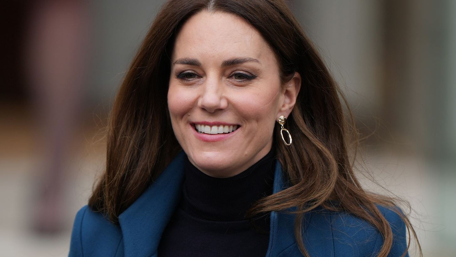 H Kate Middleton &#x3AD;&#x3B3;&#x3B9;&#x3BD;&#x3B5; 40 &#x3BA;&#x3B1;&#x3B9; &#x3C4;&#x3BF; &#x3B3;&#x3B9;&#x3CC;&#x3C1;&#x3C4;&#x3B1;&#x3C3;&#x3B5; &#x3BC;&#x3B5; &#x3AD;&#x3BD;&#x3B1; &#x3BF;&#x3BB;&#x3BF;&#x3BA;&#x3B1;&#x3AF;&#x3BD;&#x3BF;&#x3C5;&#x3C1;&#x3B9;&#x3BF; look &#x3C3;&#x3C4;&#x3B1; &#x3BC;&#x3B1;&#x3BB;&#x3BB;&#x3B9;&#x3AC; &#x3C4;&#x3B7;&#x3C2;