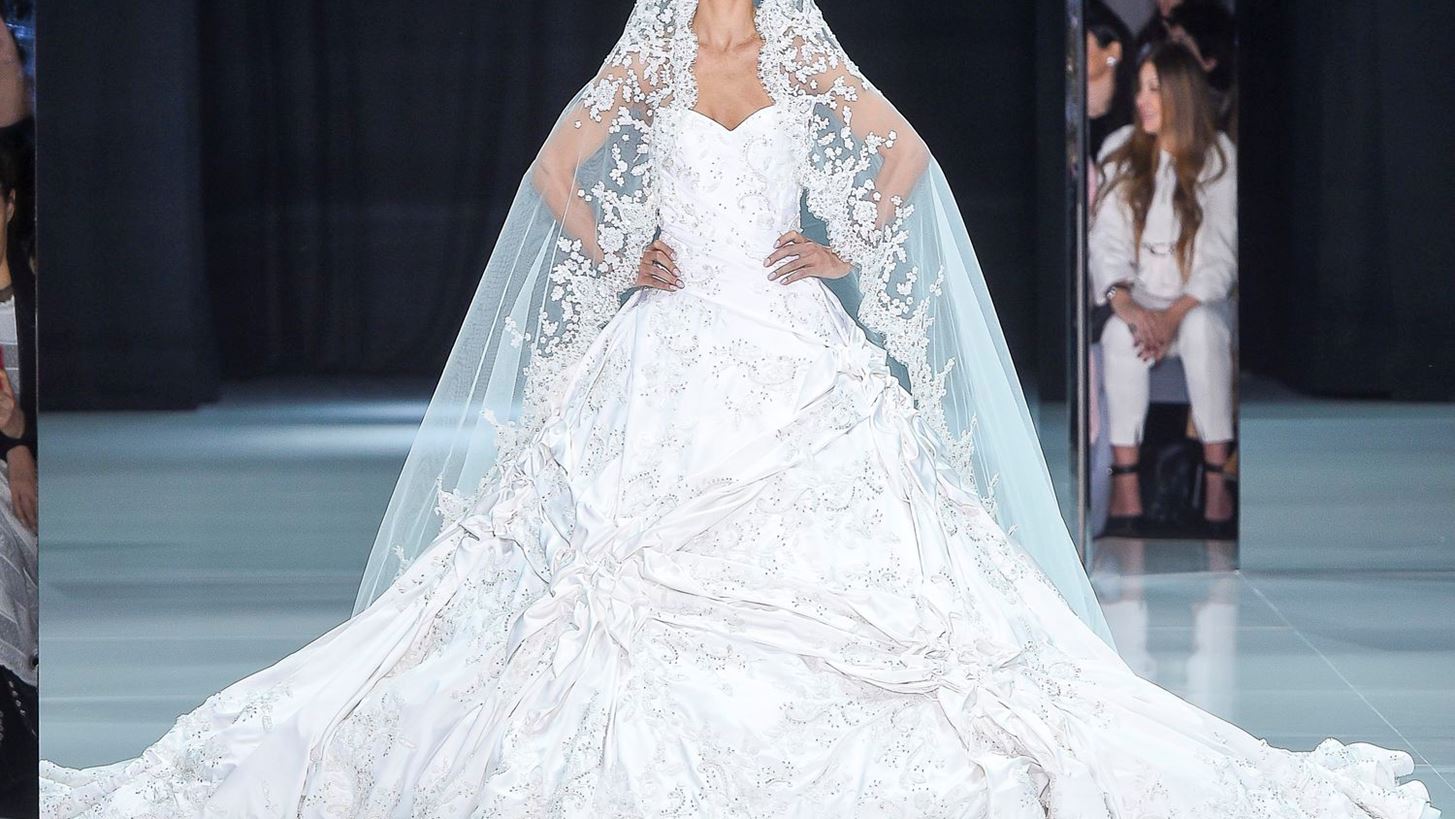 Ralph &amp; Russo: 7 bridal looks &#x3B1;&#x3C0;&#x3CC; &#x3C4;&#x3BF;&#x3BD; &#x3BF;&#x3AF;&#x3BA;&#x3BF; &#x3C0;&#x3BF;&#x3C5; &#x3C6;&#x3B7;&#x3BC;&#x3BF;&#x3BB;&#x3BF;&#x3B3;&#x3B5;&#x3AF;&#x3C4;&#x3B1;&#x3B9; &#x3CC;&#x3C4;&#x3B9; &#x3C3;&#x3C7;&#x3B5;&#x3B4;&#x3AF;&#x3B1;&#x3C3;&#x3B5; &#x3C4;&#x3BF; &#x3BD;&#x3C5;&#x3C6;&#x3B9;&#x3BA;&#x3CC; &#x3C4;&#x3B7;&#x3C2; Meghan Markle