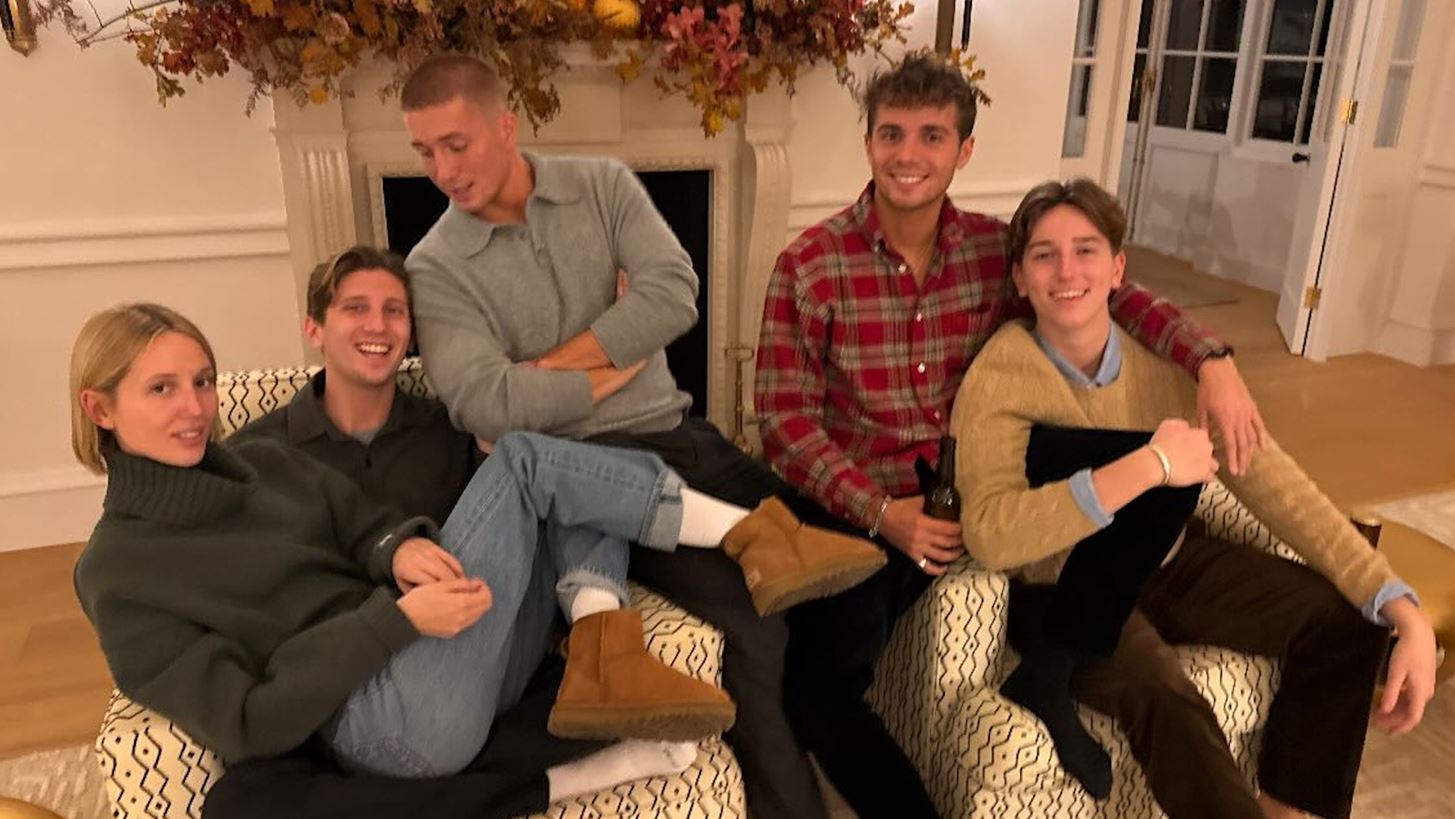 &#x397; &#x39C;&#x3B1;&#x3C1;&#x3AF;&#x3B1; &#x39F;&#x3BB;&#x3C5;&#x3BC;&#x3C0;&#x3AF;&#x3B1; &#x3B1;&#x3C0;&#x3BF;&#x3B8;&#x3B5;&#x3CE;&#x3BD;&#x3B5;&#x3B9; &#x3C4;&#x3BF;&#x3BD; &#x3C3;&#x3C4;&#x3BF;&#x3BB;&#x3B9;&#x3C3;&#x3BC;&#x3CC; &#x3C3;&#x3C4;&#x3BF; &#x3C3;&#x3C0;&#x3AF;&#x3C4;&#x3B9; &#x3C4;&#x3C9;&#x3BD; &#x39D;&#x3C4;&#x3B5; &#x393;&#x3BA;&#x3C1;&#x3B5;&#x3C2; &#x3B3;&#x3B9;&#x3B1; &#x3C4;&#x3B7;&#x3BD; &#x397;&#x3BC;&#x3AD;&#x3C1;&#x3B1; &#x3C4;&#x3C9;&#x3BD; &#x395;&#x3C5;&#x3C7;&#x3B1;&#x3C1;&#x3B9;&#x3C3;&#x3C4;&#x3B9;&#x3CE;&#x3BD;