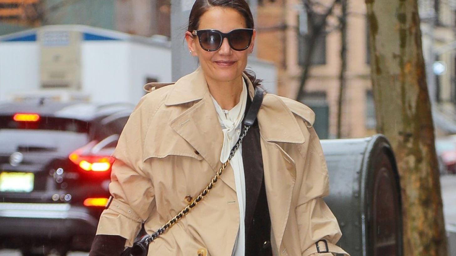 &#x397; Katie Holmes &#x3C6;&#x3CC;&#x3C1;&#x3B5;&#x3C3;&#x3B5; &#x3C3;&#x3C4;&#x3BF; front row &#x3C4;&#x3BF; &#x3B9;&#x3B4;&#x3B1;&#x3BD;&#x3B9;&#x3BA;&#x3CC; look &#x3B3;&#x3B9;&#x3B1; &#x3CC;&#x3BB;&#x3B5;&#x3C2; &#x3C4;&#x3B9;&#x3C2; &#x3CE;&#x3C1;&#x3B5;&#x3C2;